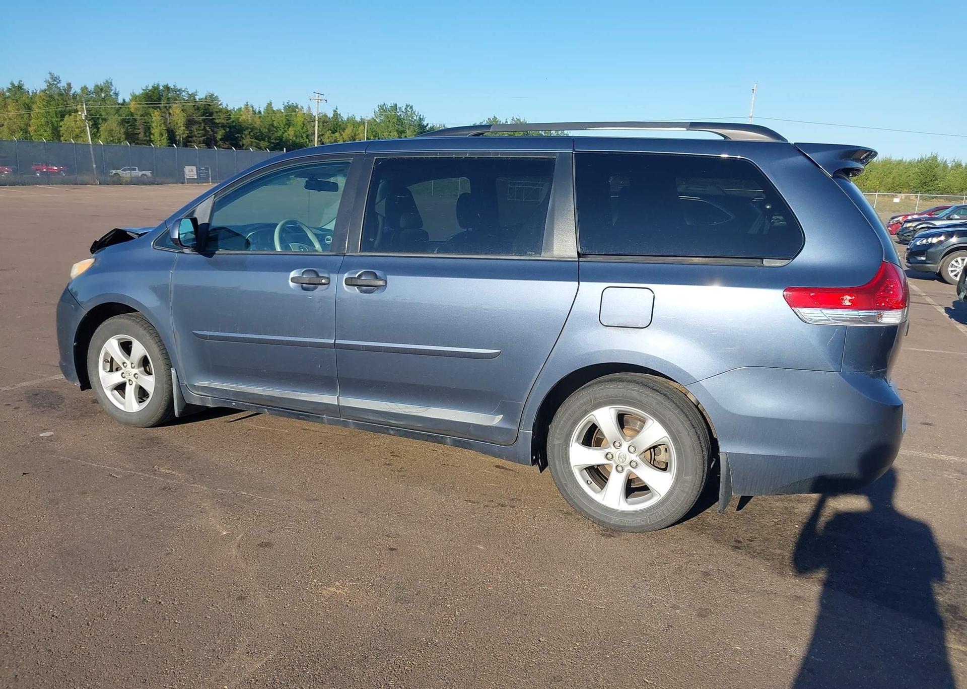 2013 TOYOTA SIENNA V6 7 PASSENGER