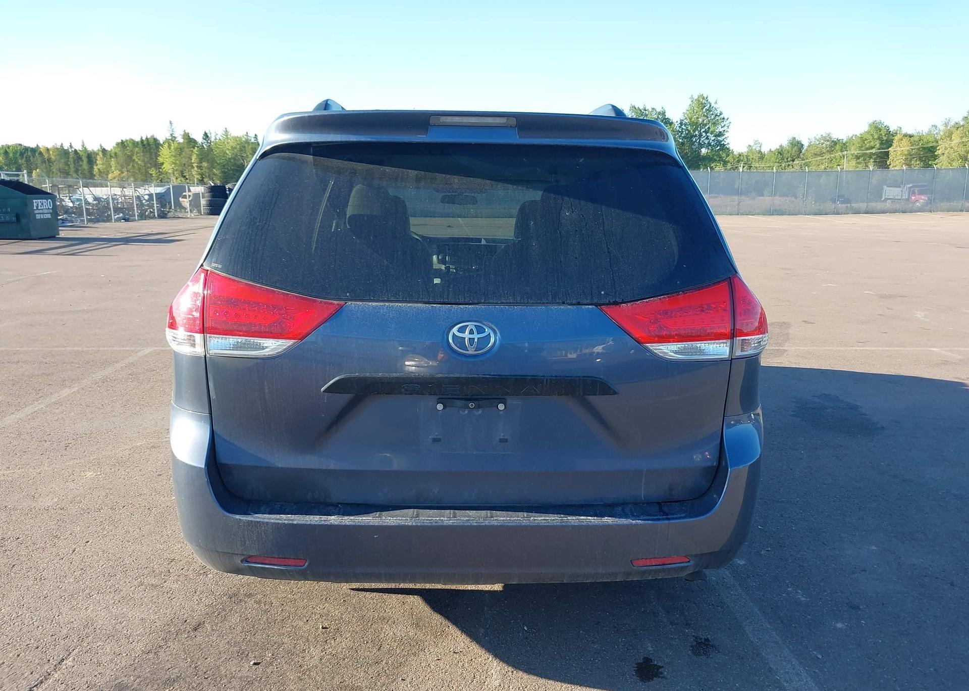 2013 TOYOTA SIENNA V6 7 PASSENGER