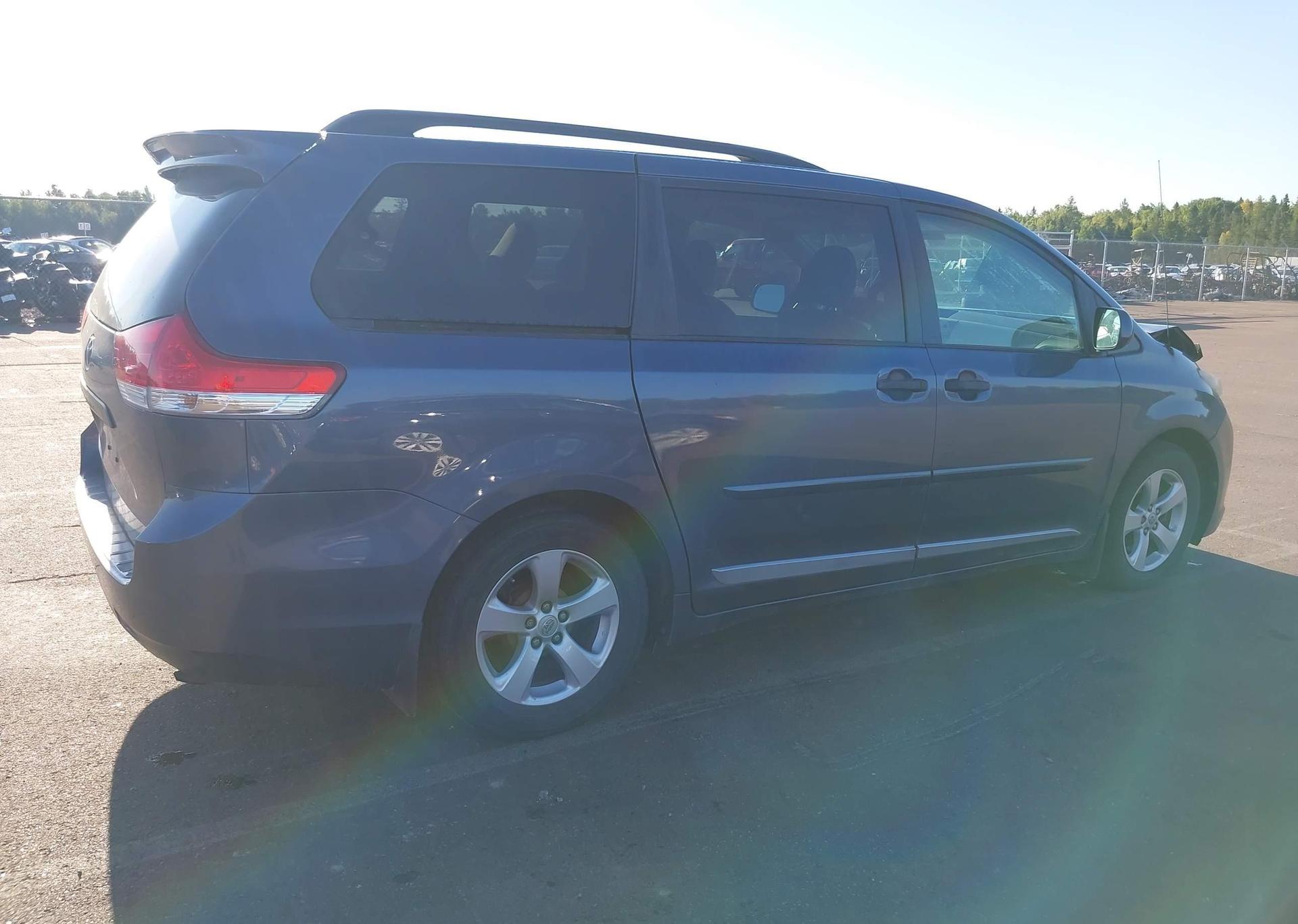 2013 TOYOTA SIENNA V6 7 PASSENGER