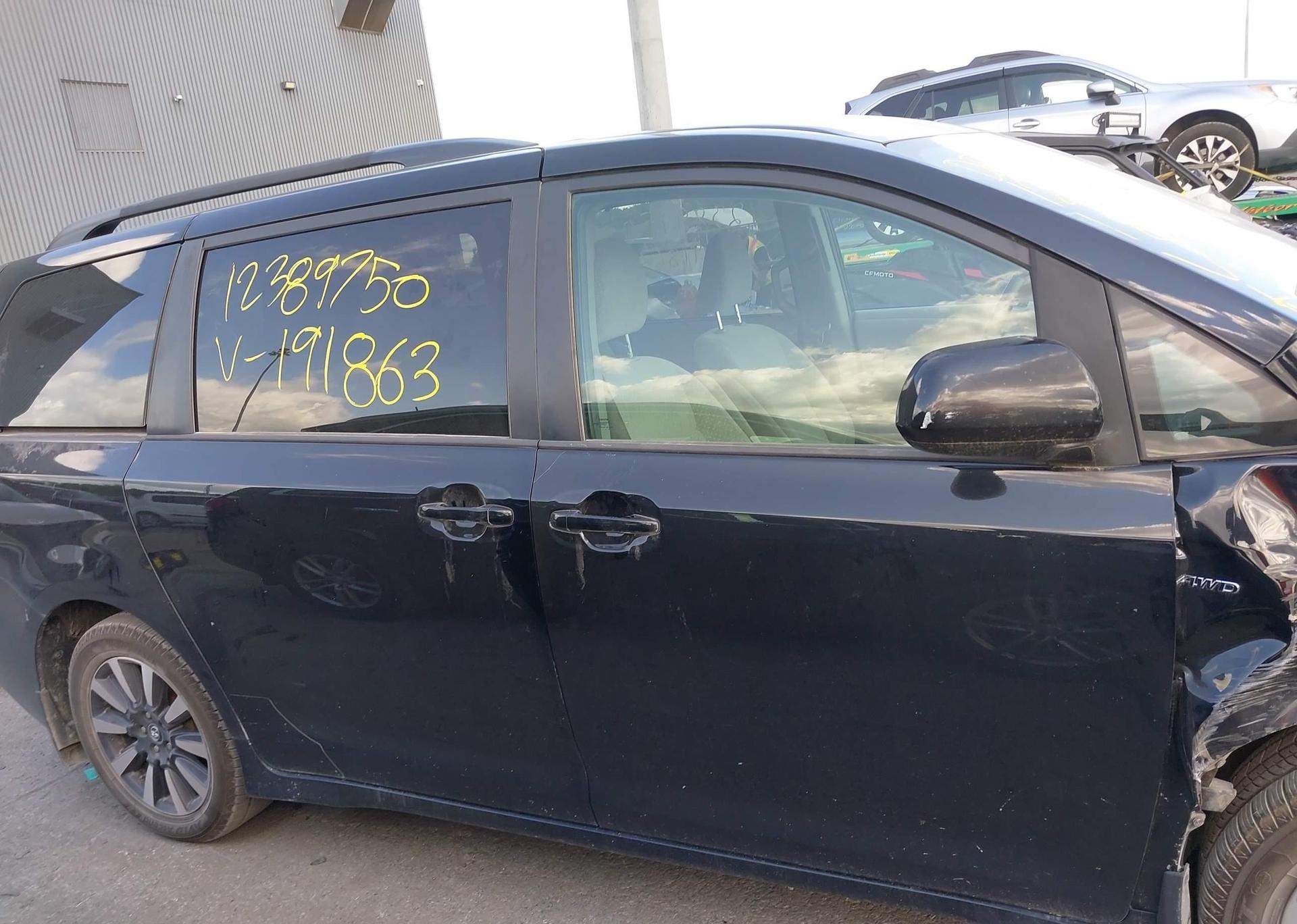 2018 TOYOTA SIENNA LE