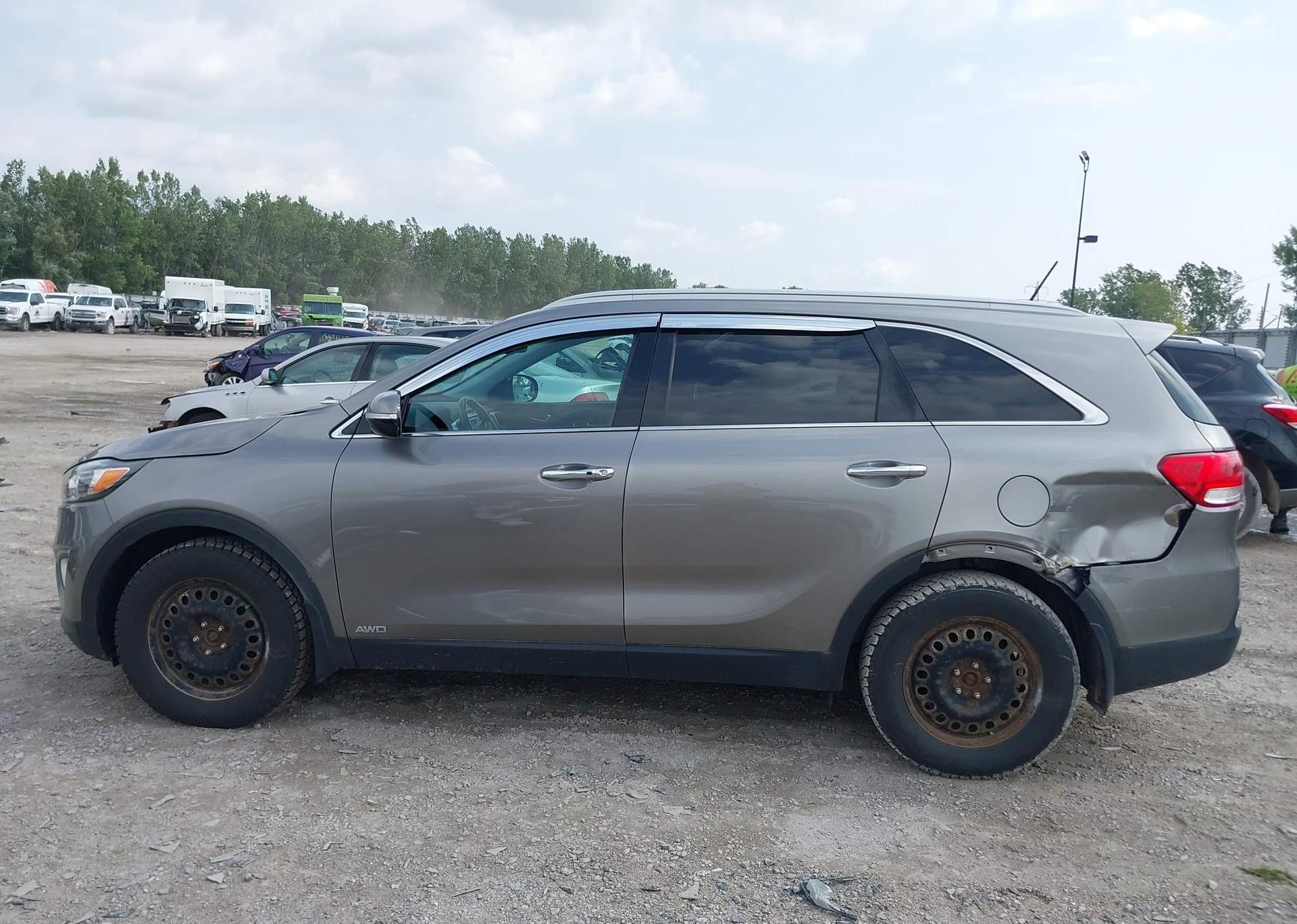 2016 KIA SORENTO LX