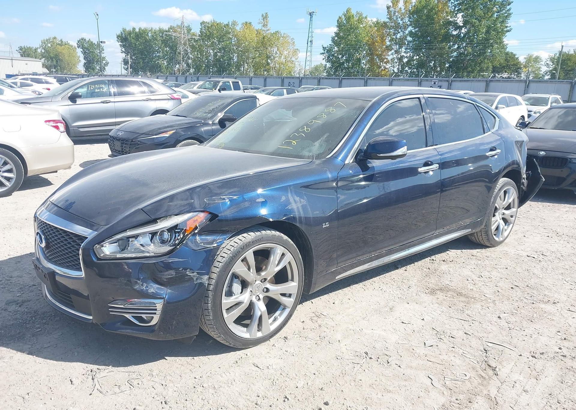 2015 INFINITI Q70L 5.6