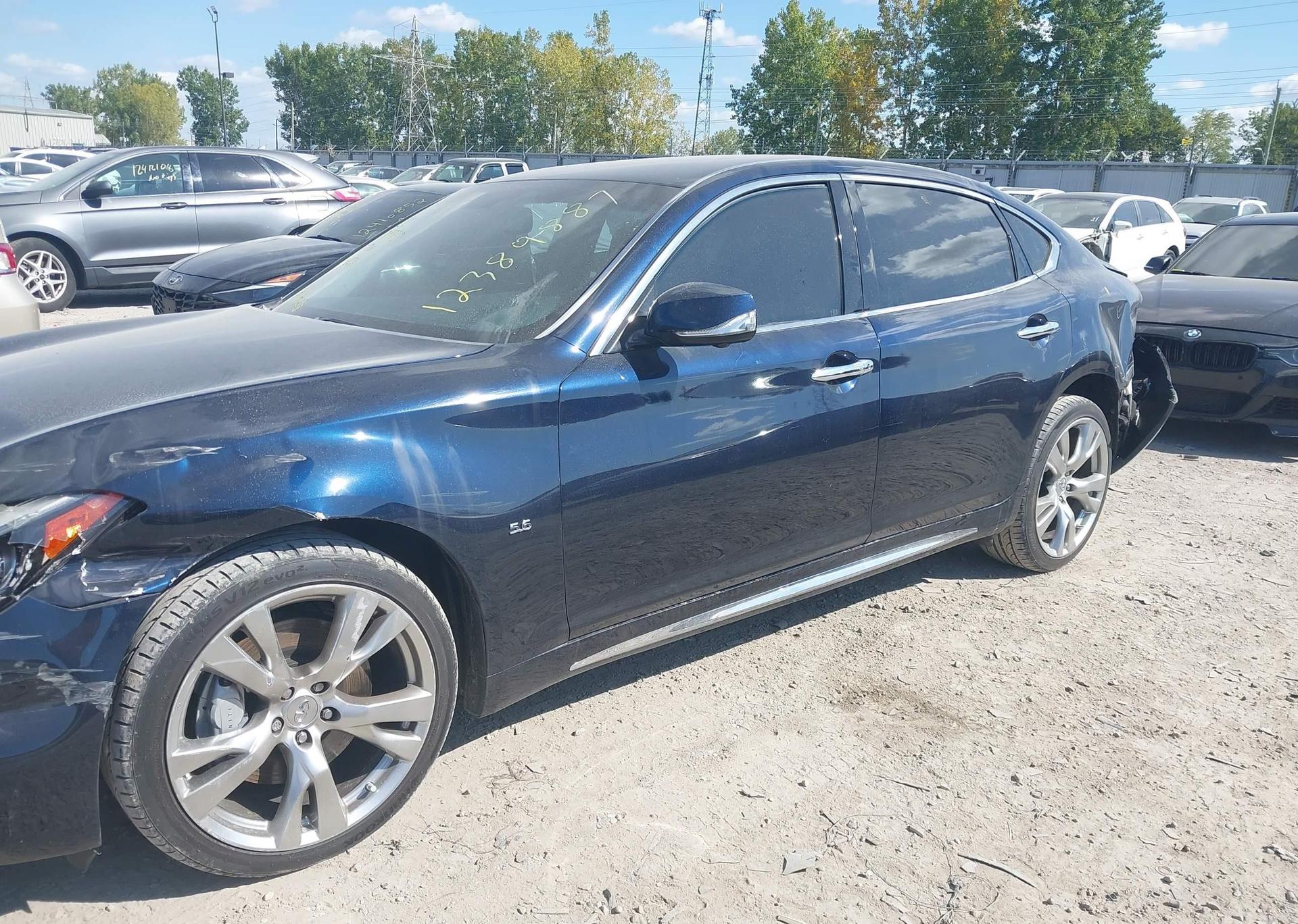 2015 INFINITI Q70L 5.6