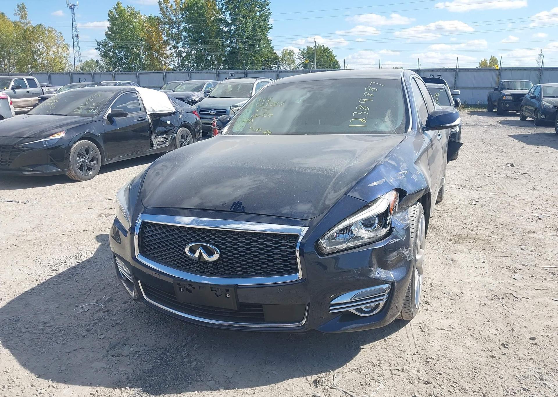 2015 INFINITI Q70L 5.6