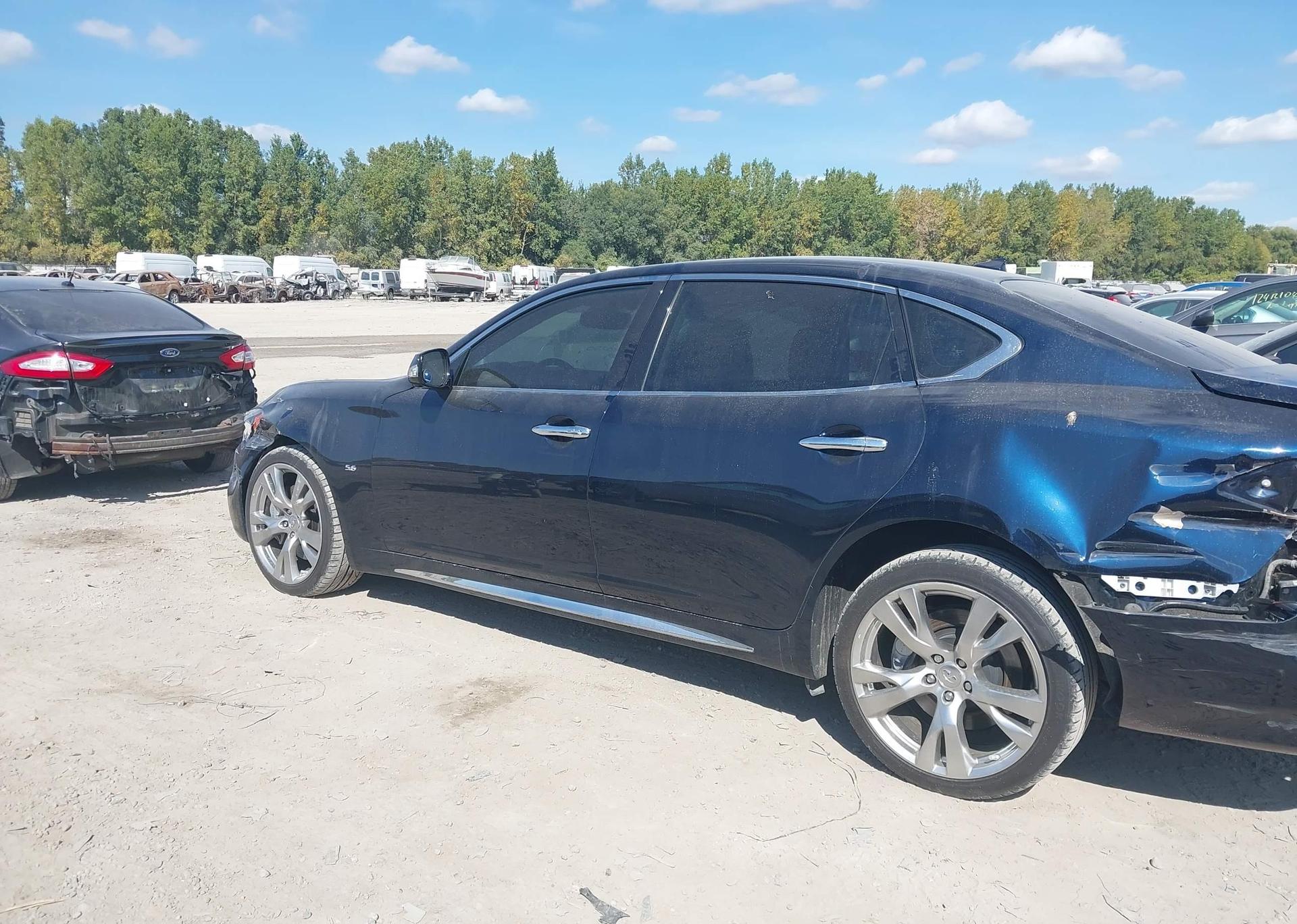 2015 INFINITI Q70L 5.6