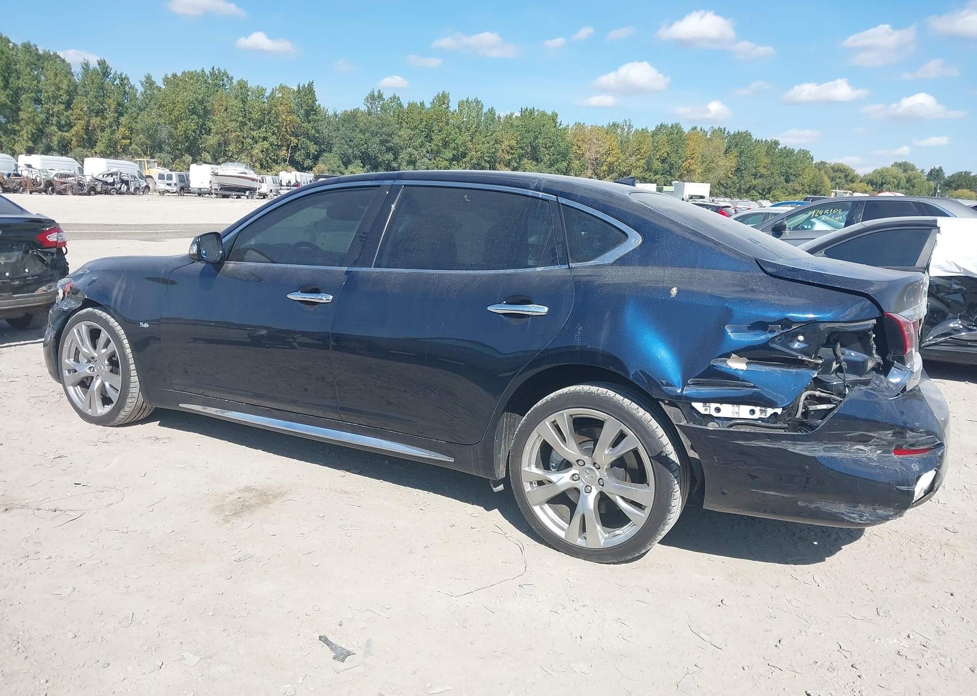 2015 INFINITI Q70L 5.6