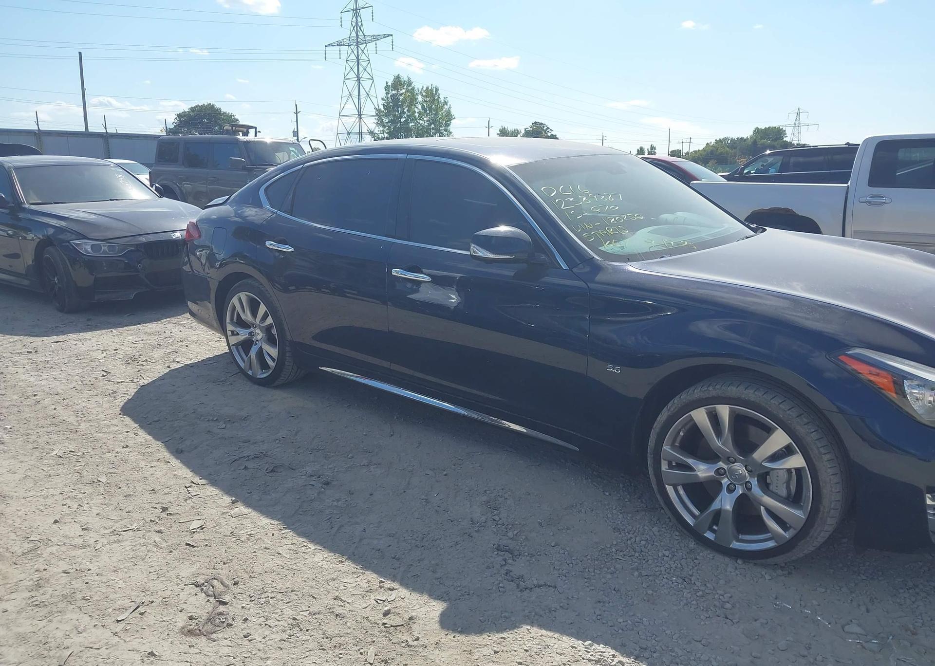 2015 INFINITI Q70L 5.6