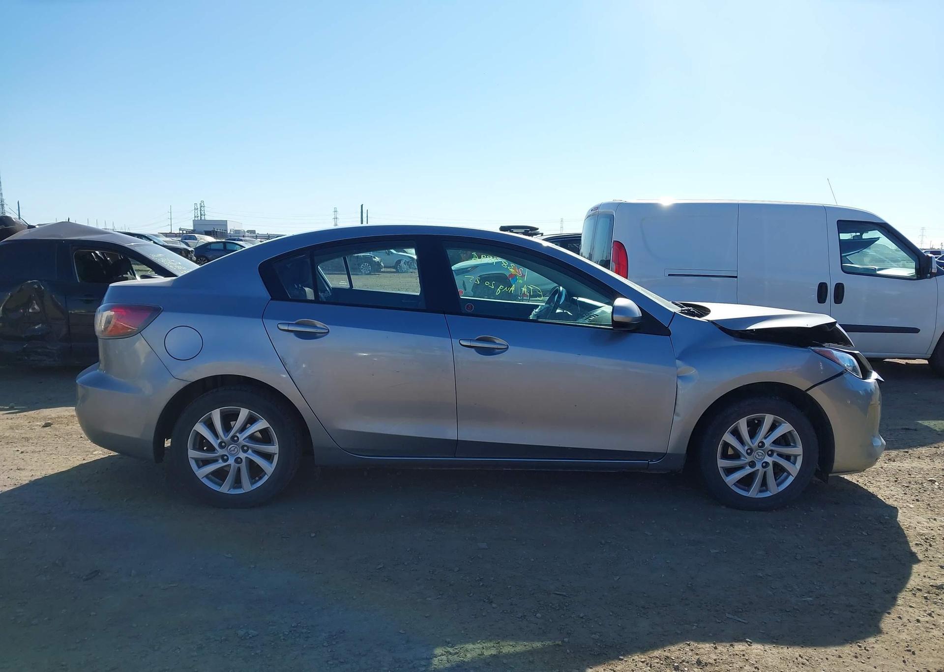 2012 MAZDA 3 I