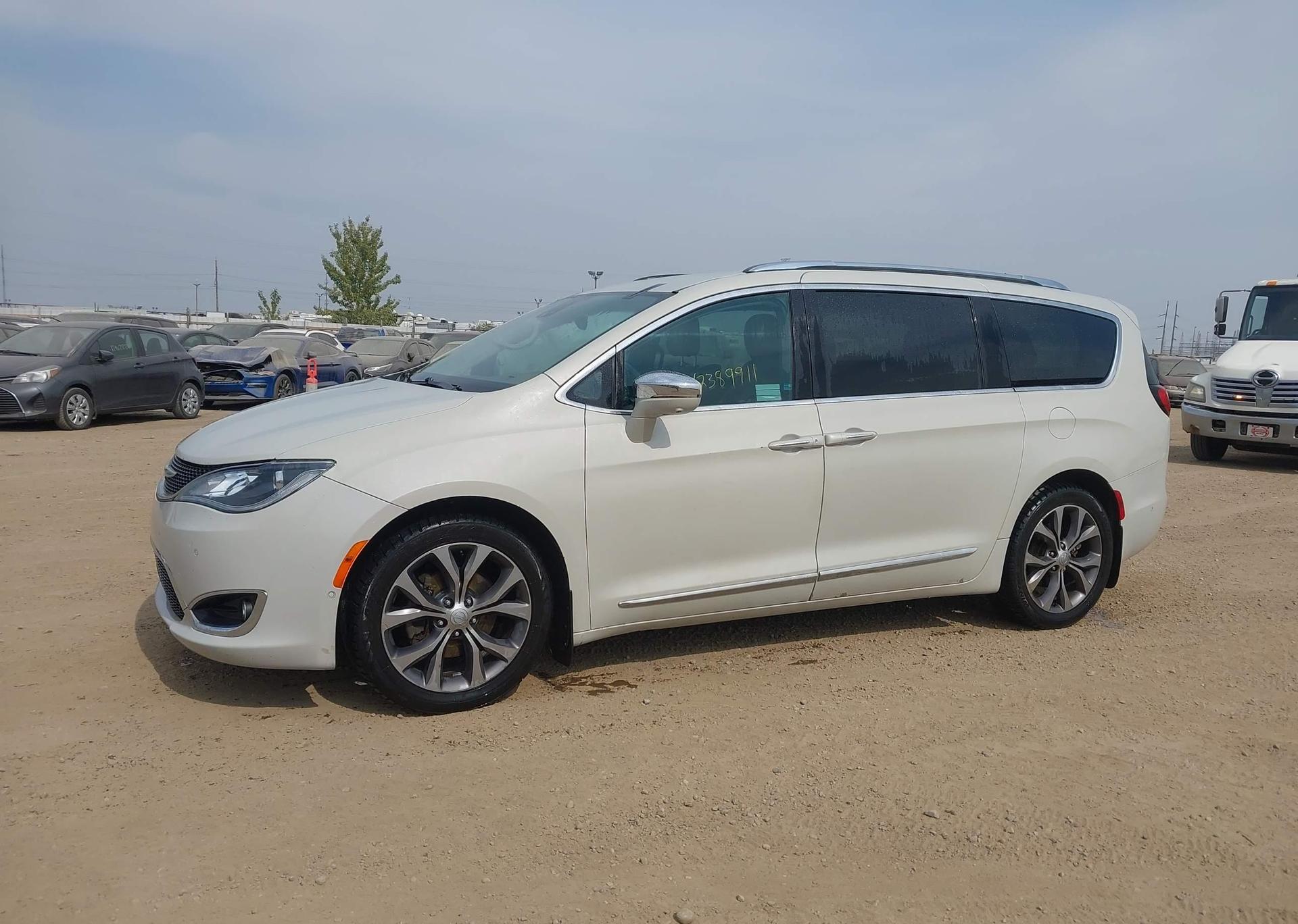 2017 CHRYSLER PACIFICA LIMITED