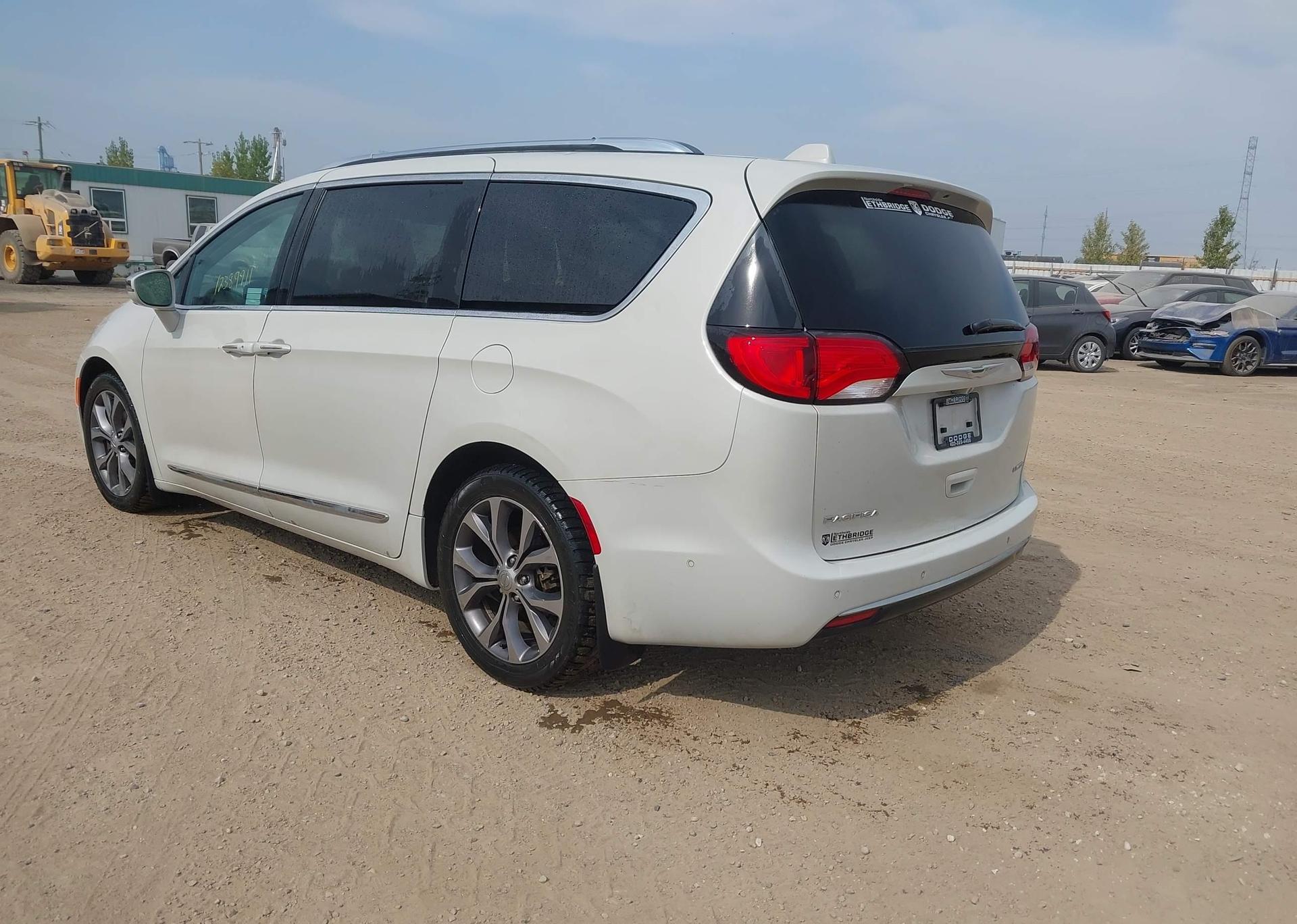 2017 CHRYSLER PACIFICA LIMITED