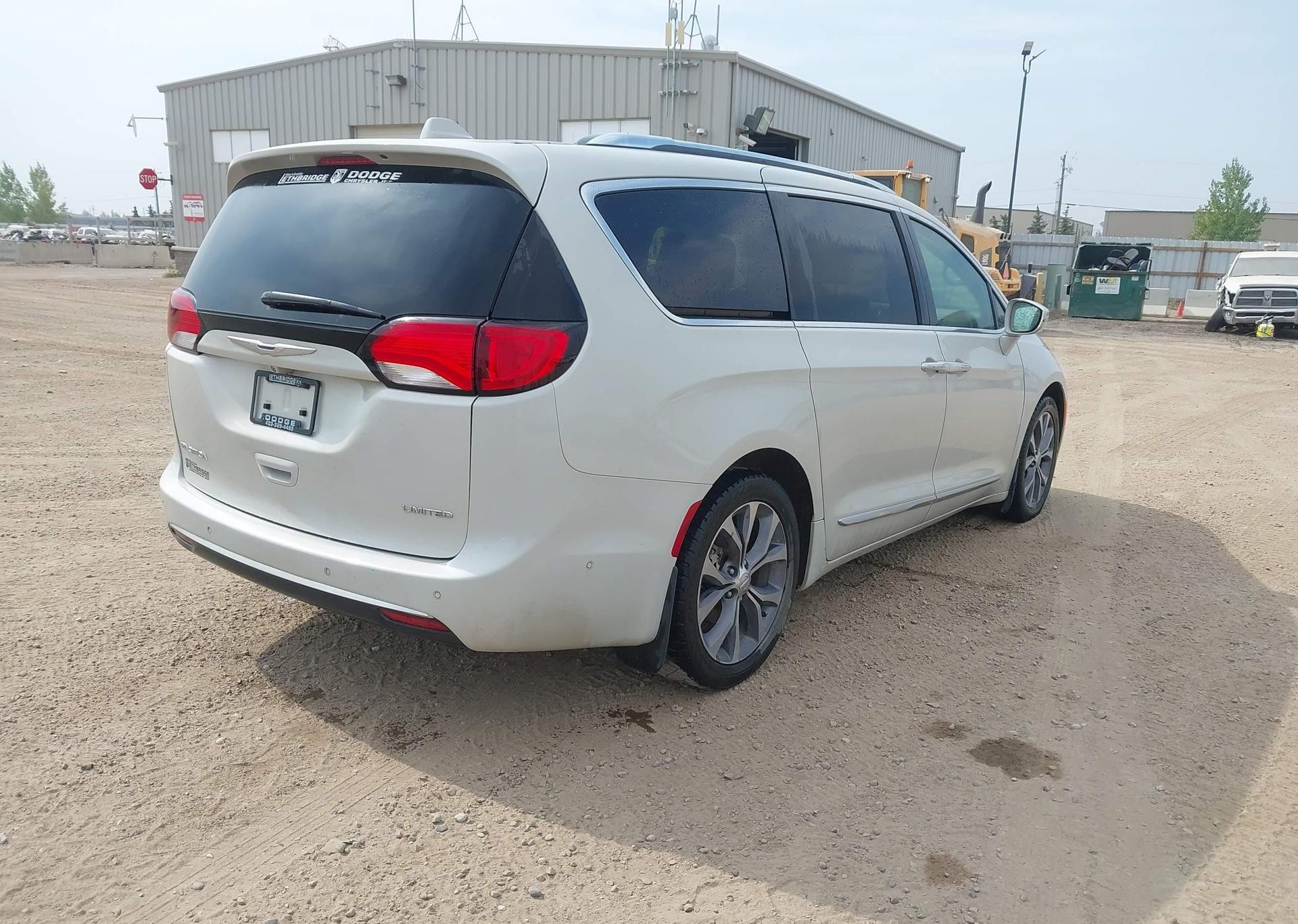 2017 CHRYSLER PACIFICA LIMITED