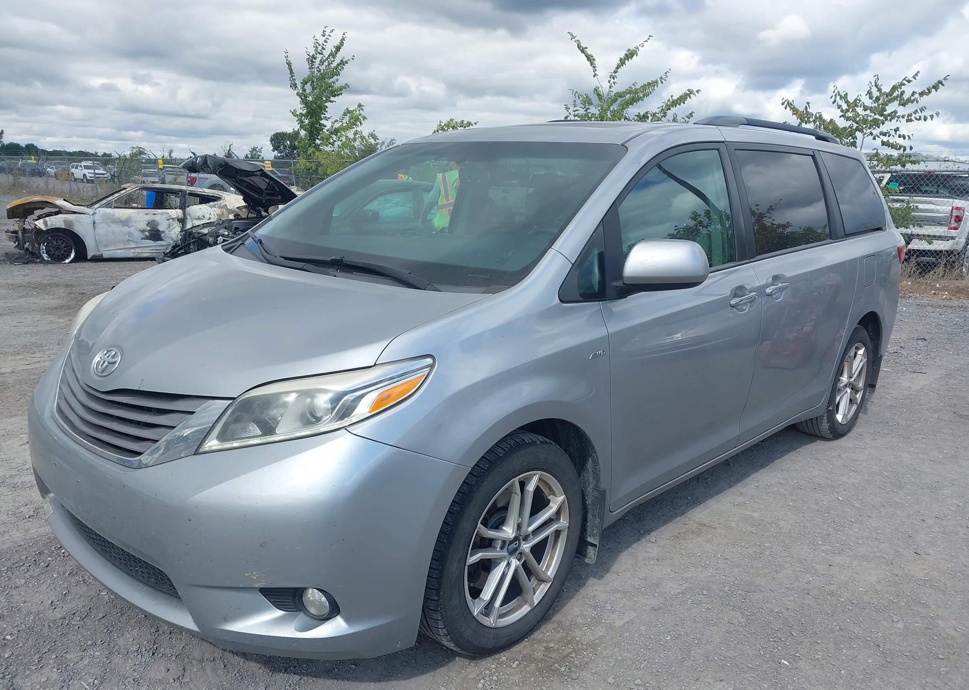 2017 TOYOTA SIENNA XLE 7 PASSENGER