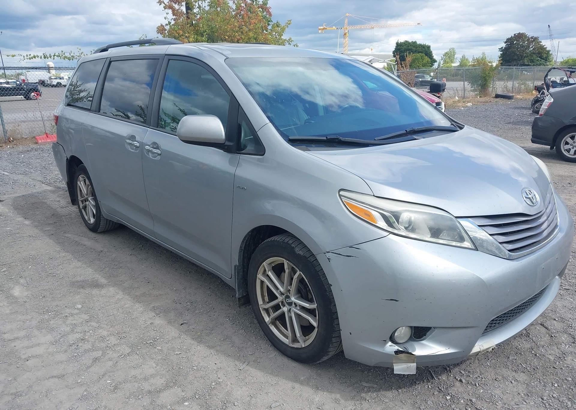 2017 TOYOTA SIENNA XLE 7 PASSENGER