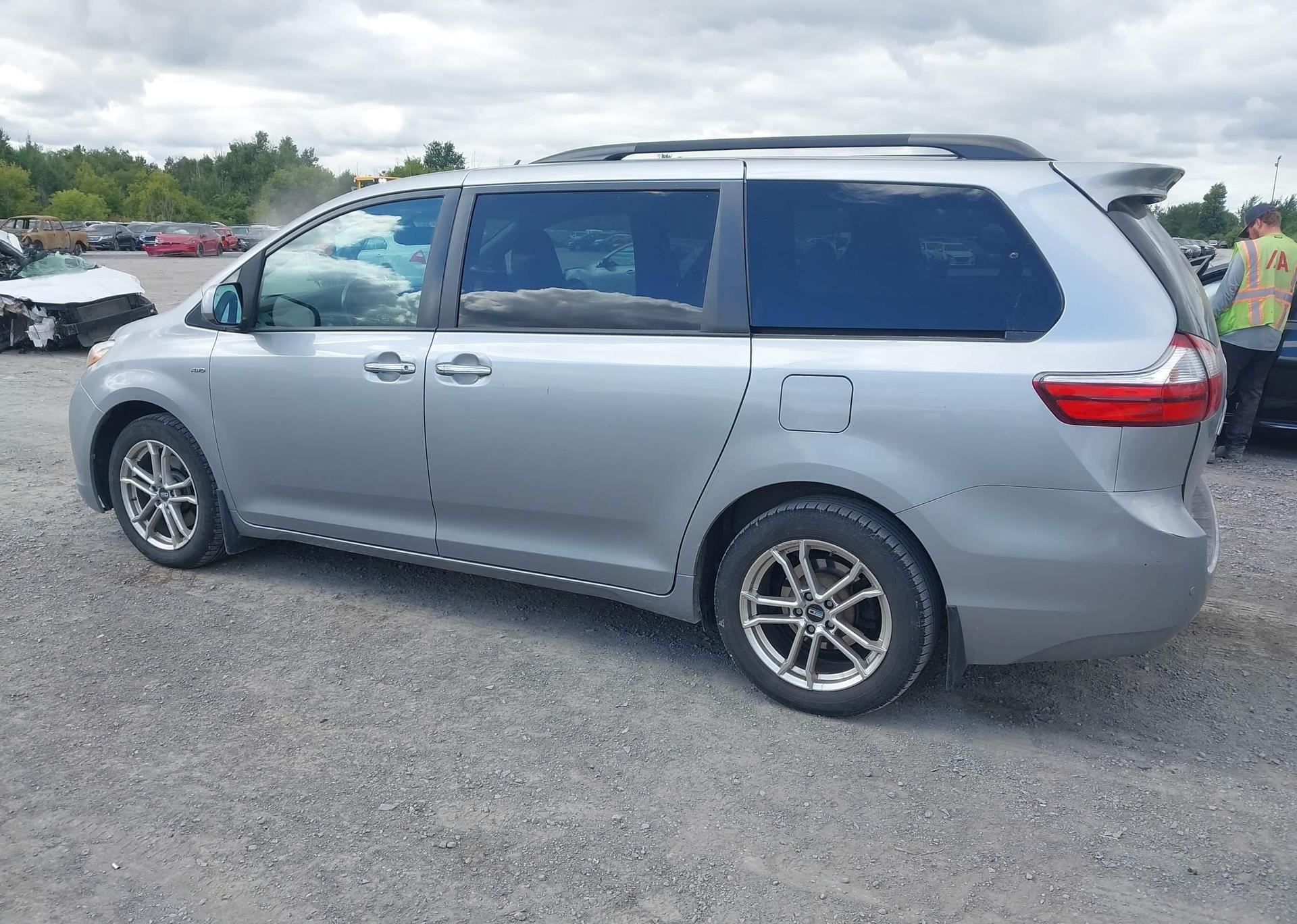 2017 TOYOTA SIENNA XLE 7 PASSENGER