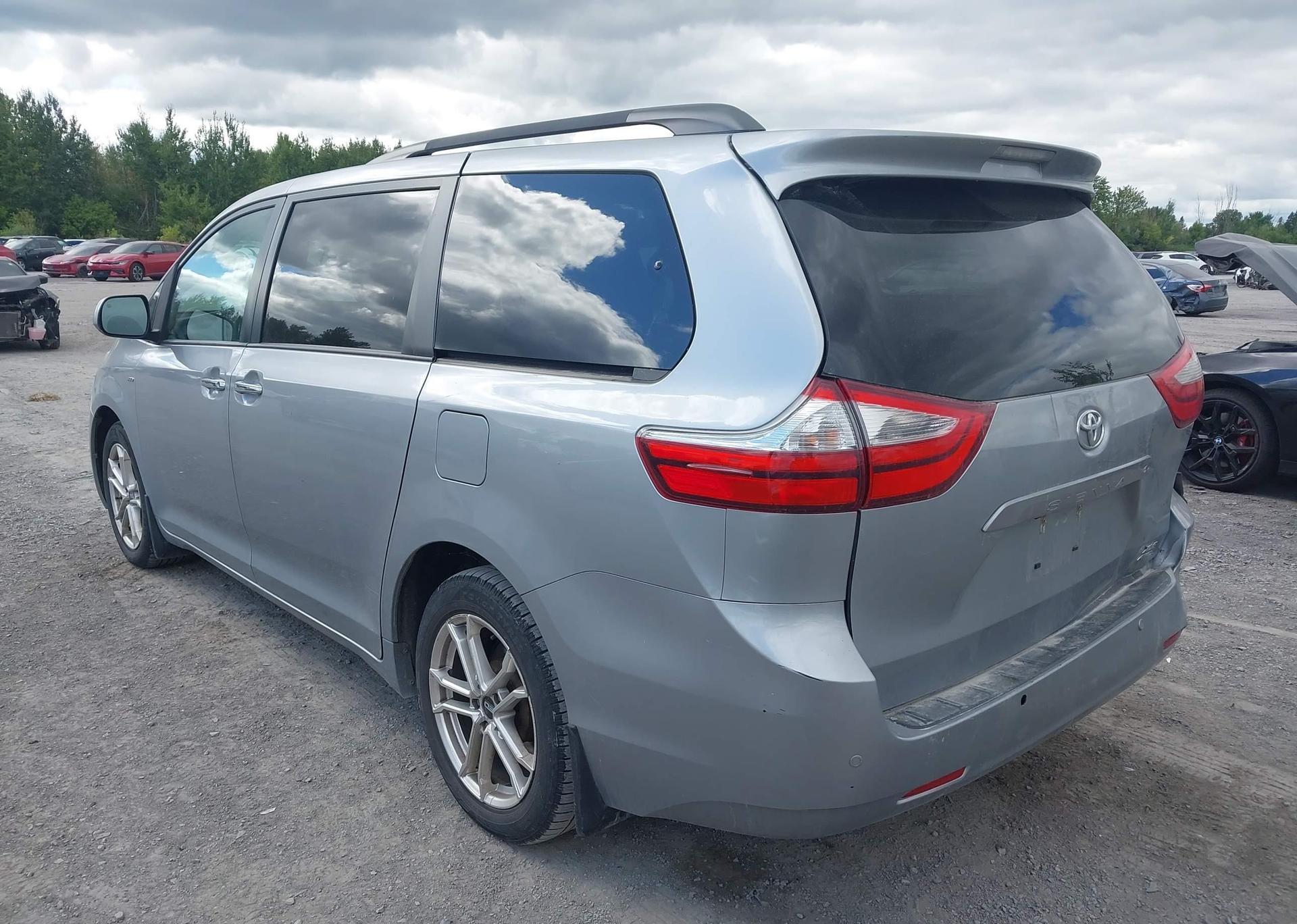 2017 TOYOTA SIENNA XLE 7 PASSENGER