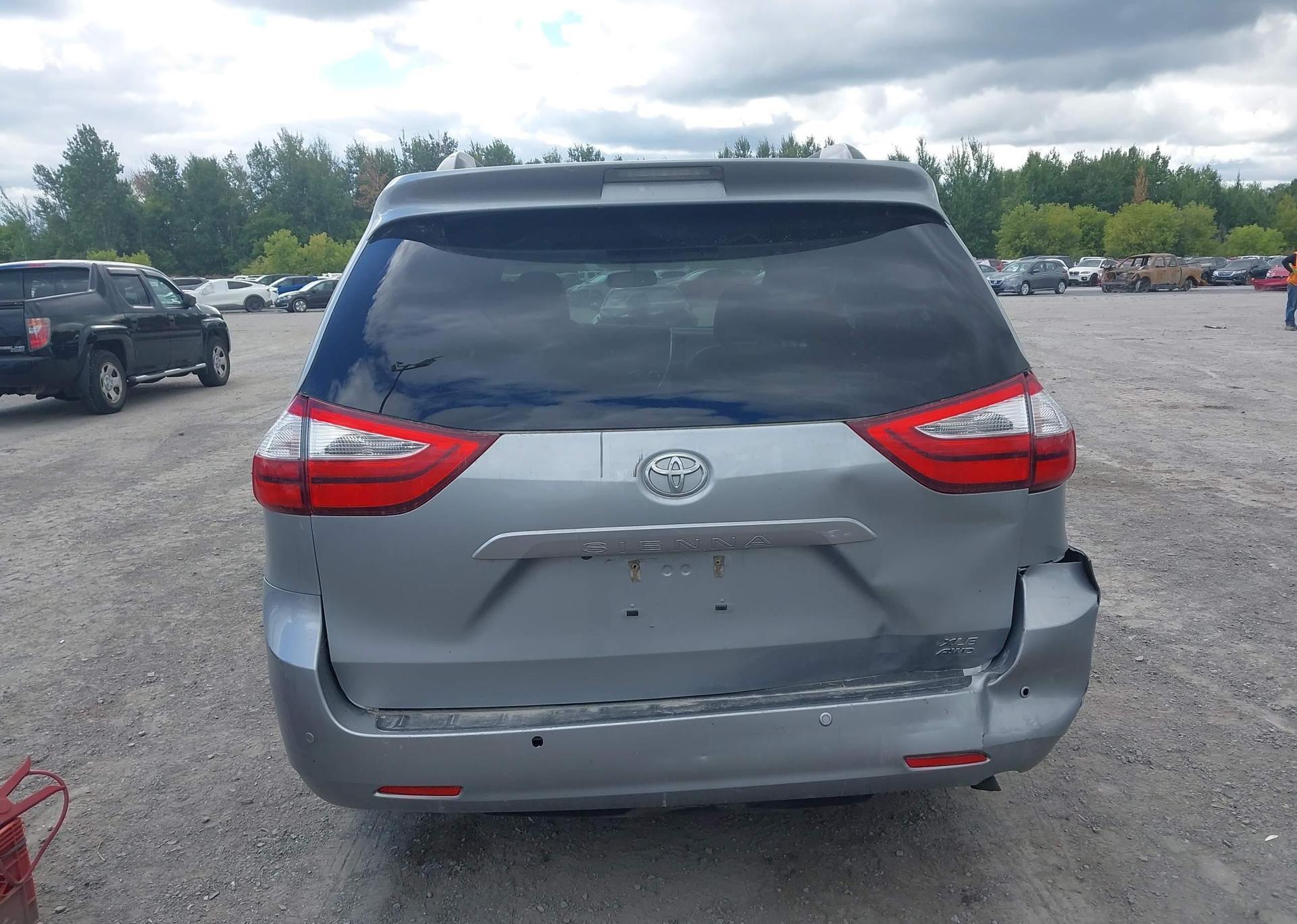 2017 TOYOTA SIENNA XLE 7 PASSENGER