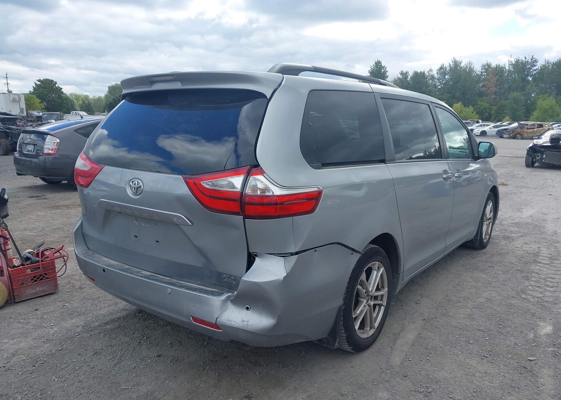 2017 TOYOTA SIENNA XLE 7 PASSENGER