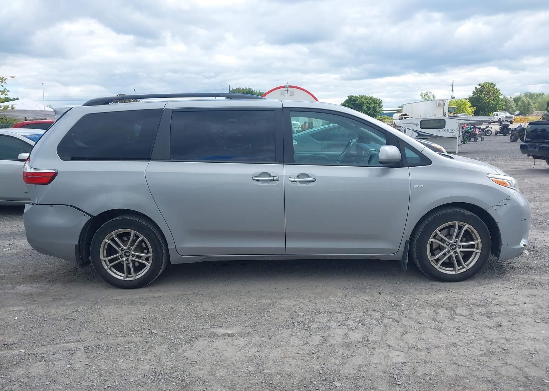 2017 TOYOTA SIENNA XLE 7 PASSENGER