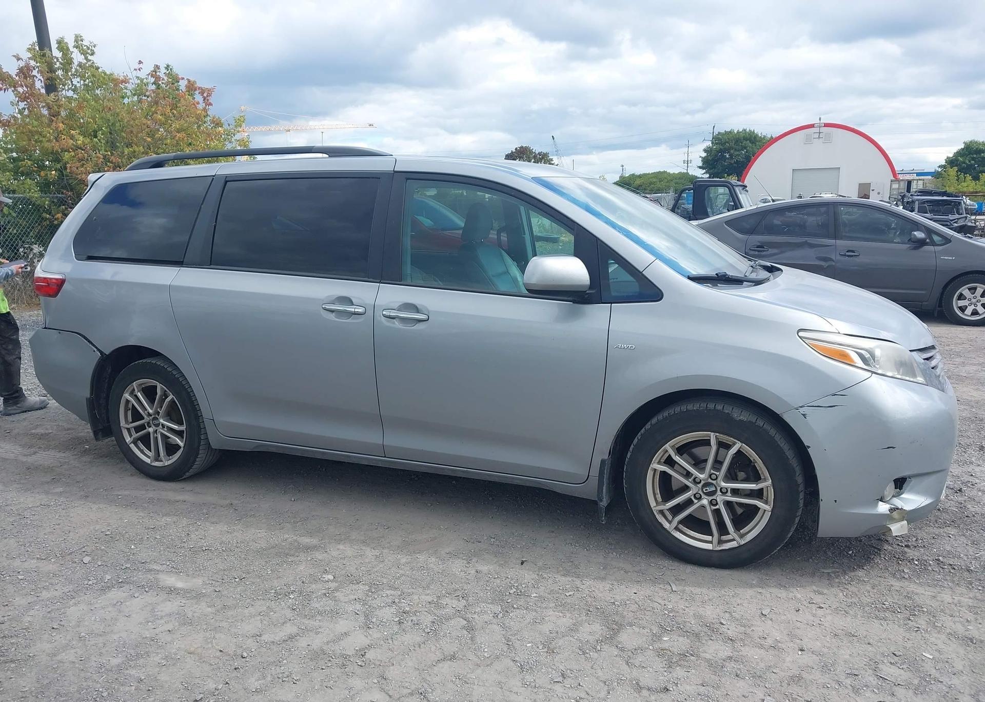 2017 TOYOTA SIENNA XLE 7 PASSENGER