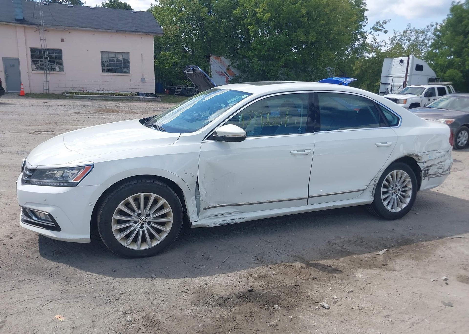 2017 VOLKSWAGEN PASSAT SE