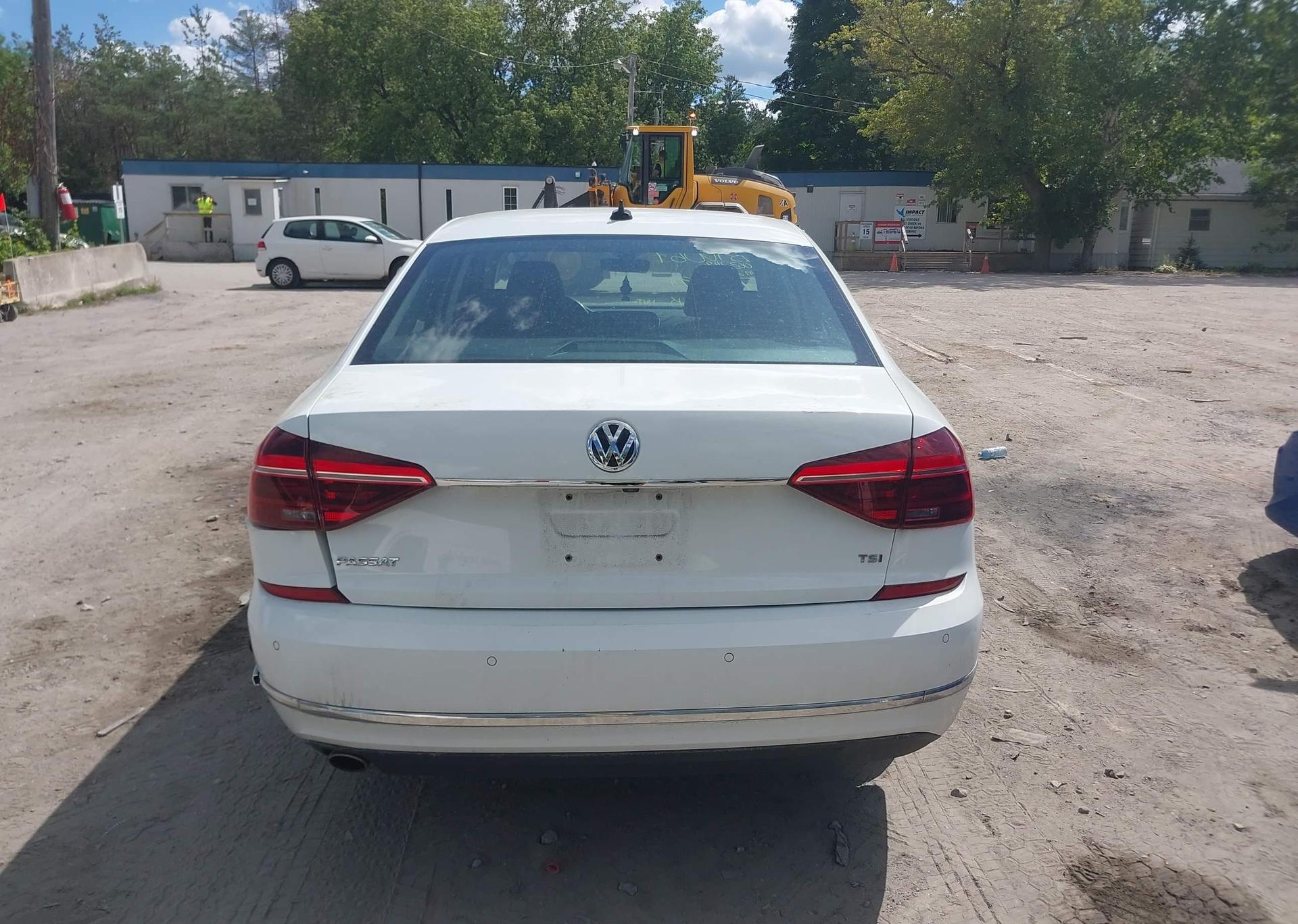 2017 VOLKSWAGEN PASSAT SE