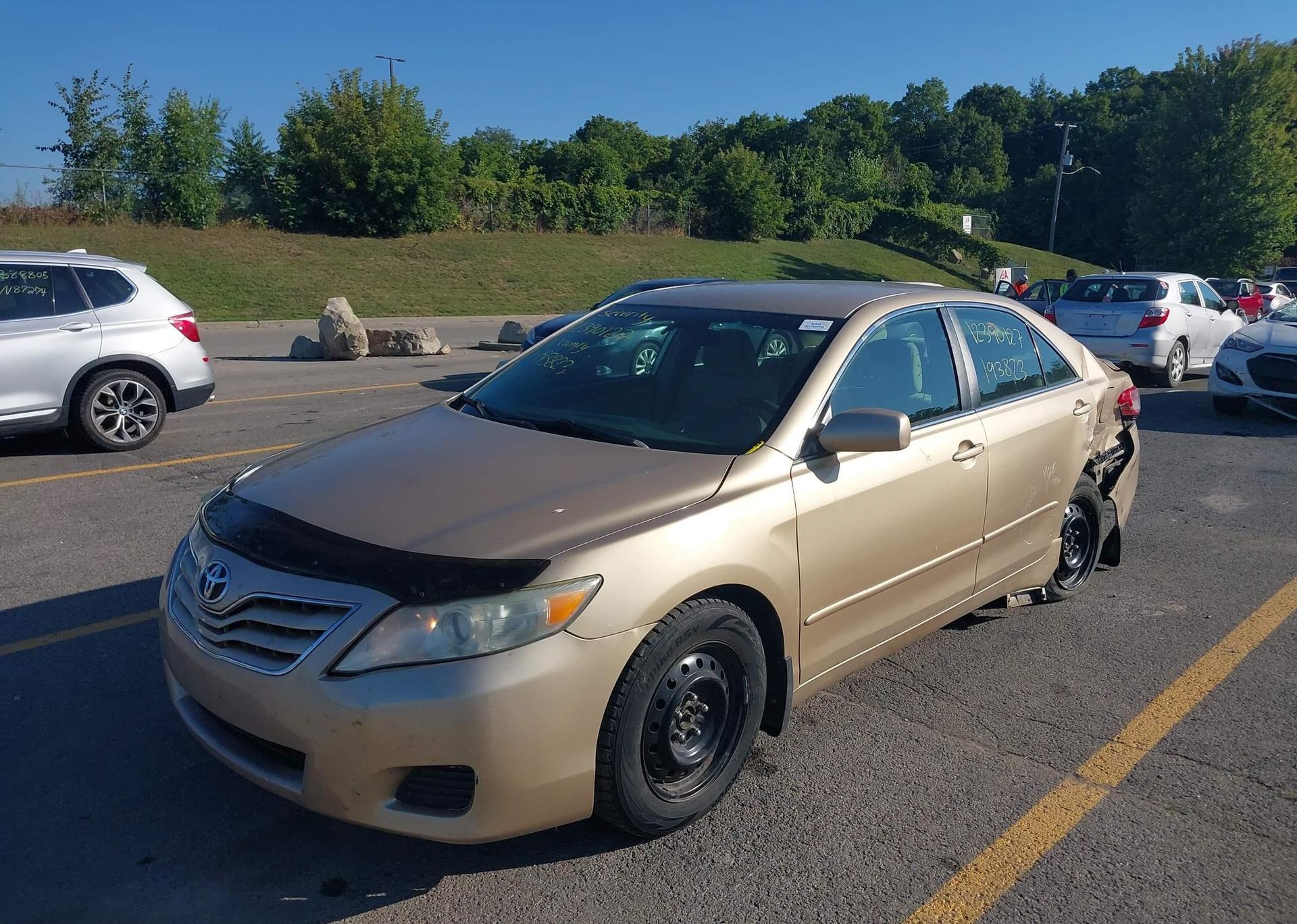 2011 TOYOTA CAMRY LE