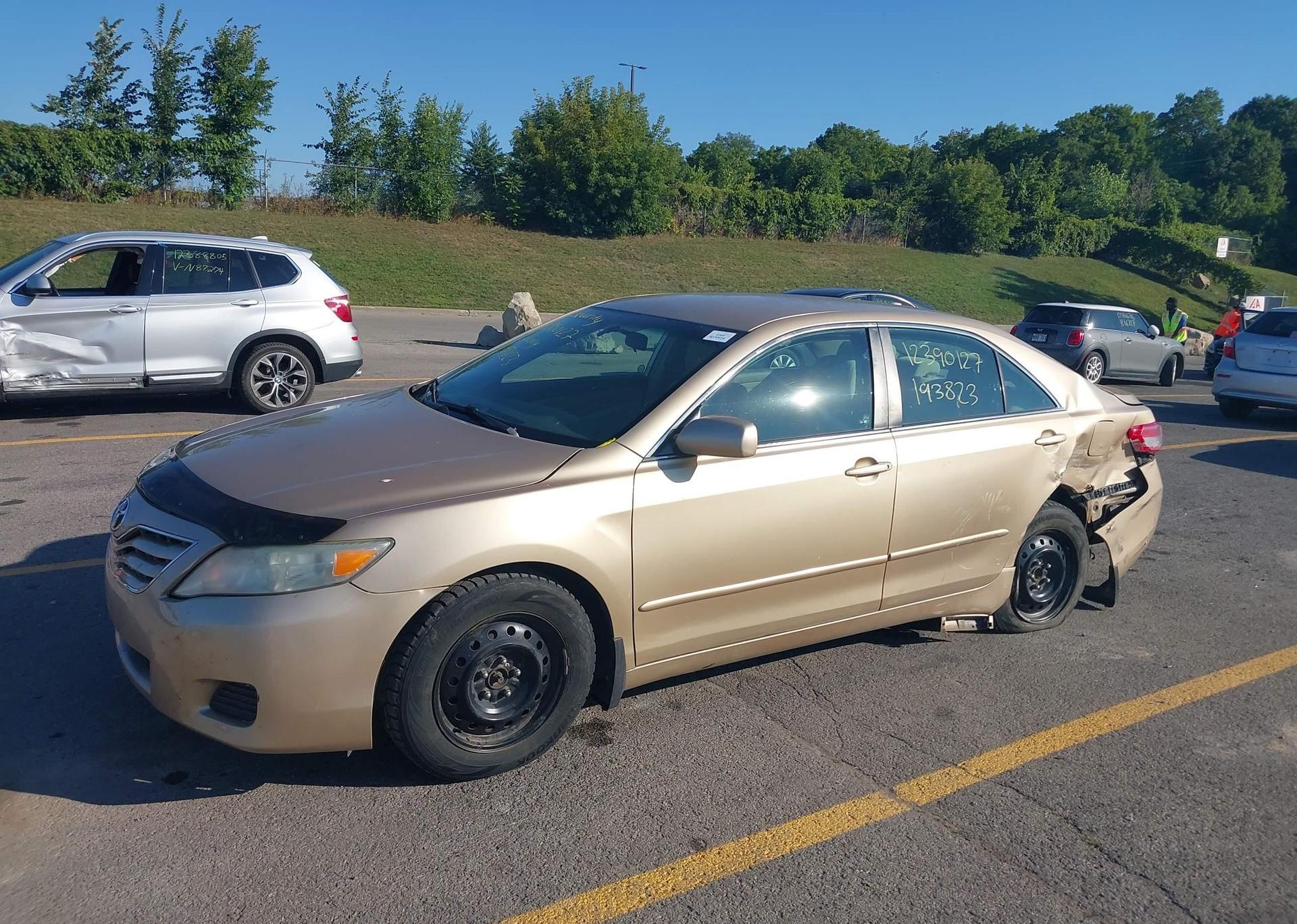 2011 TOYOTA CAMRY LE