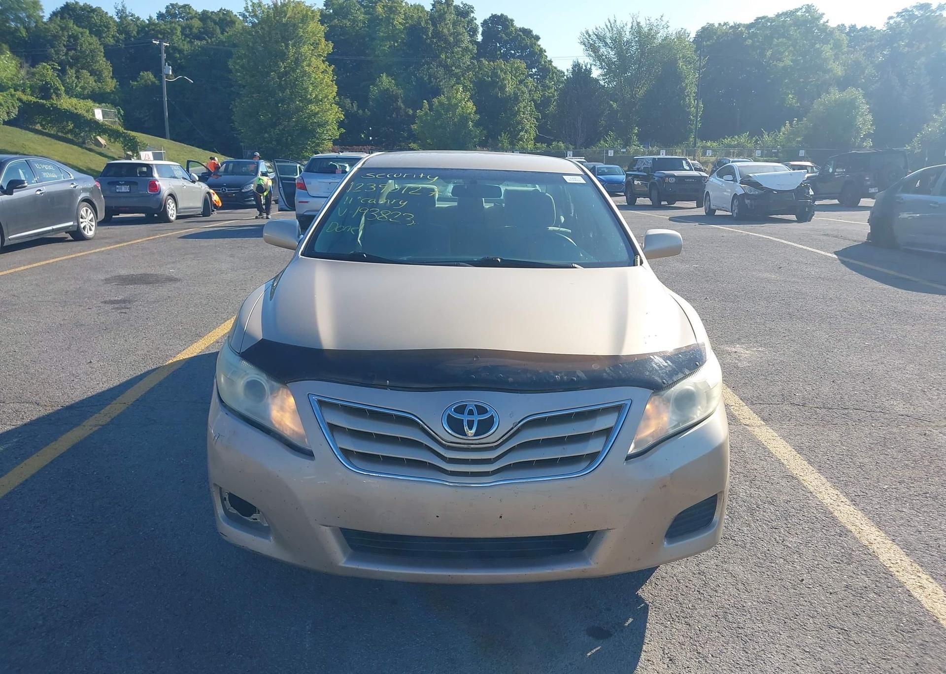2011 TOYOTA CAMRY LE