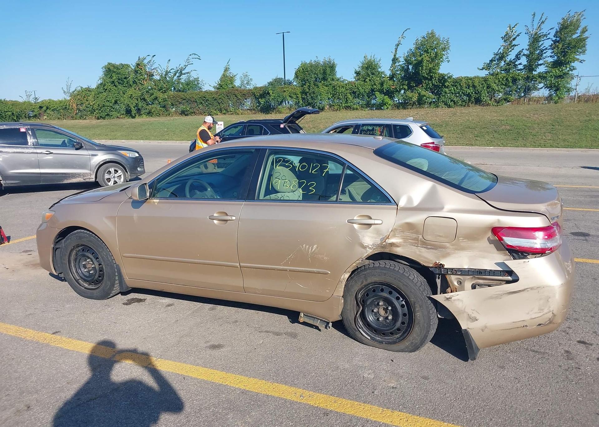 2011 TOYOTA CAMRY LE