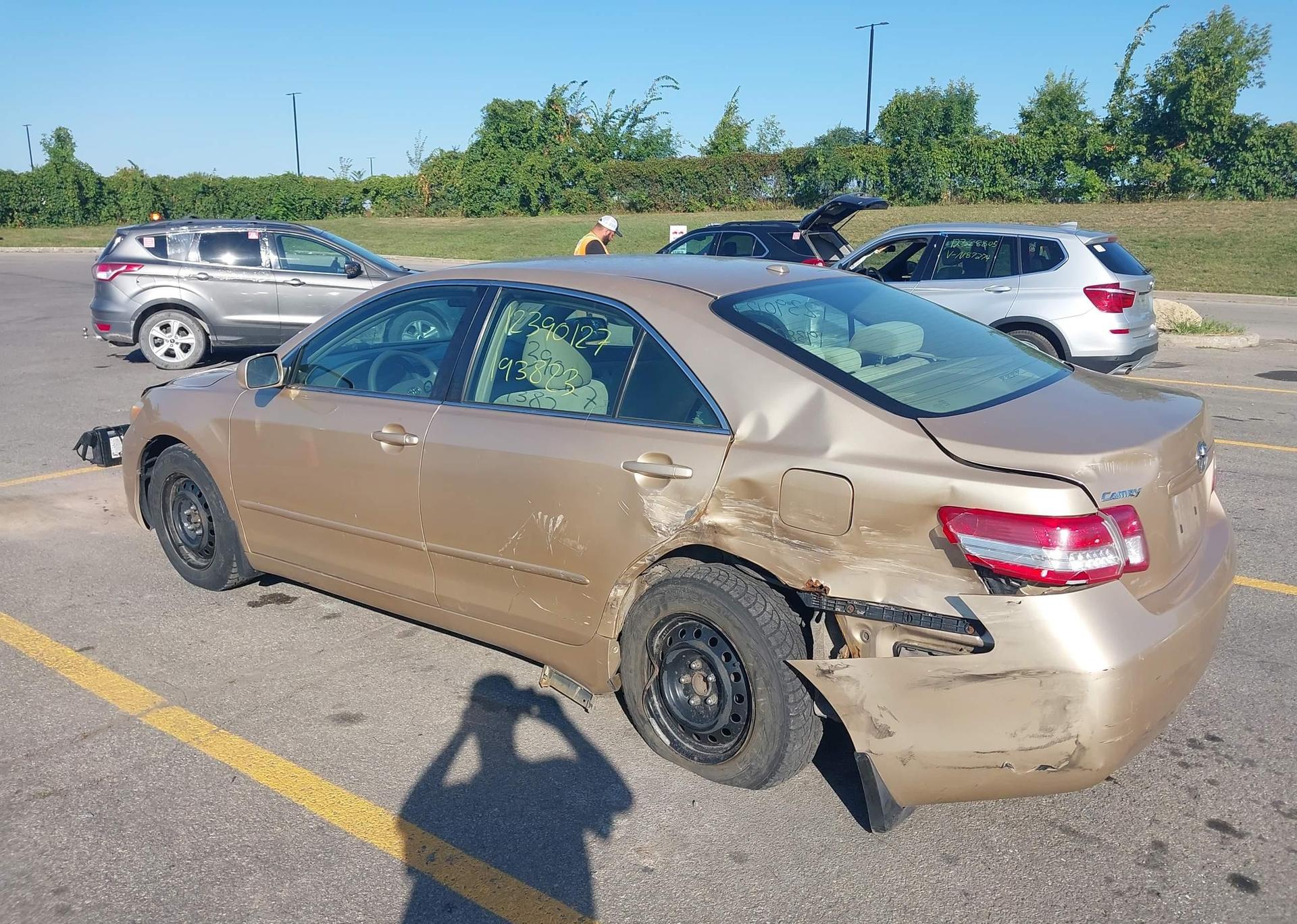 2011 TOYOTA CAMRY LE