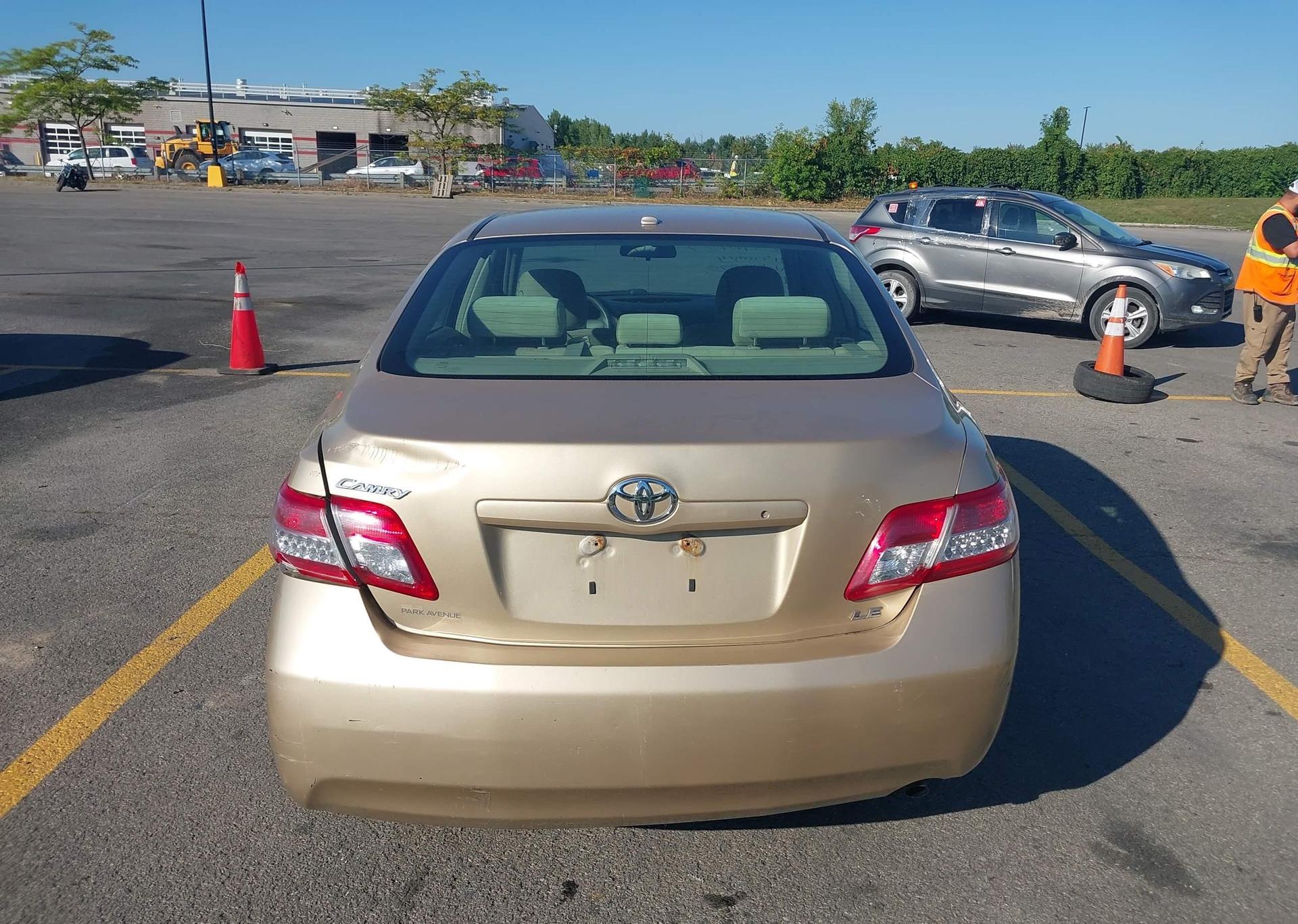 2011 TOYOTA CAMRY LE