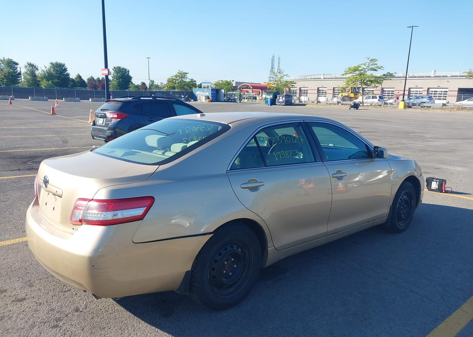 2011 TOYOTA CAMRY LE