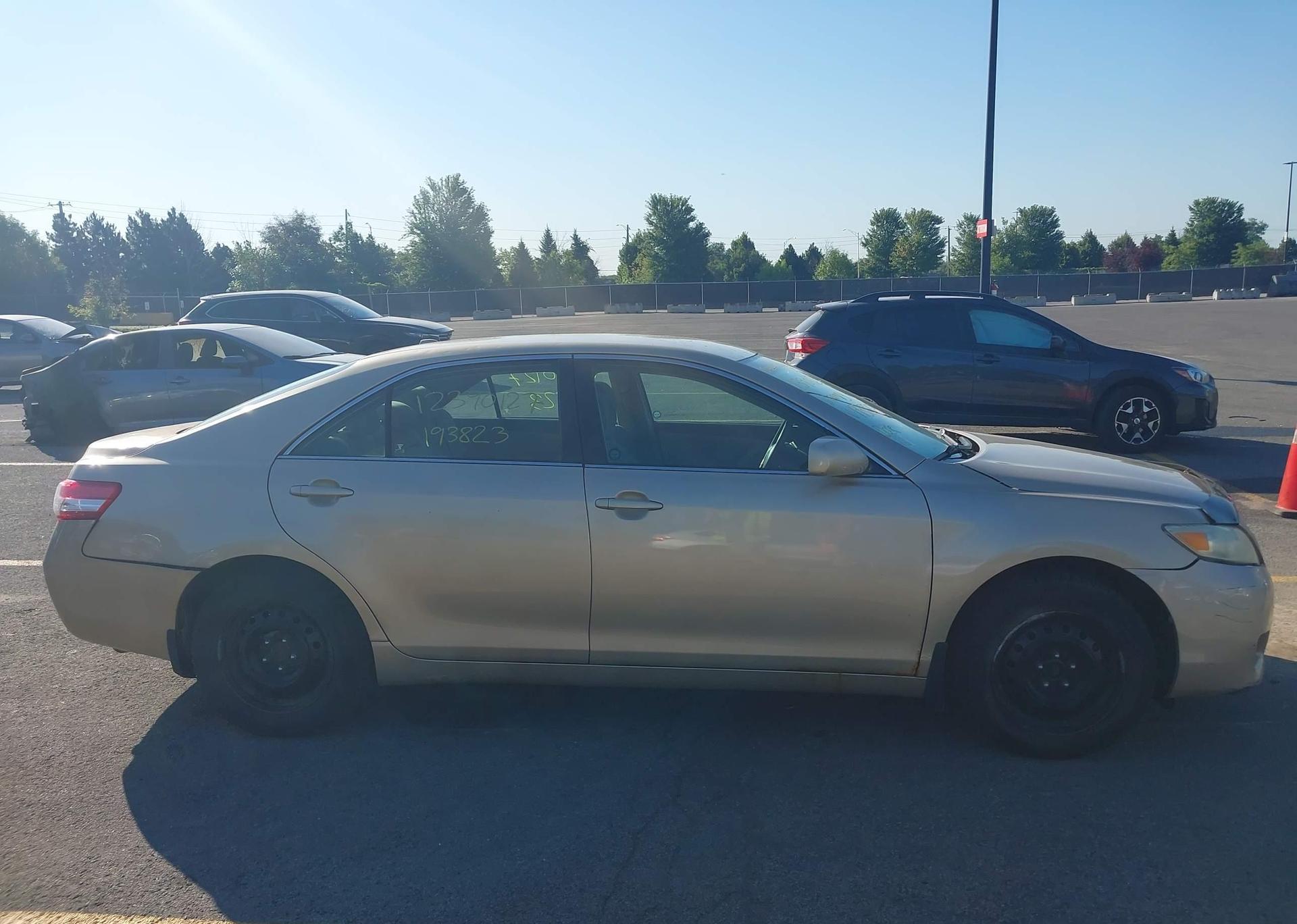 2011 TOYOTA CAMRY LE