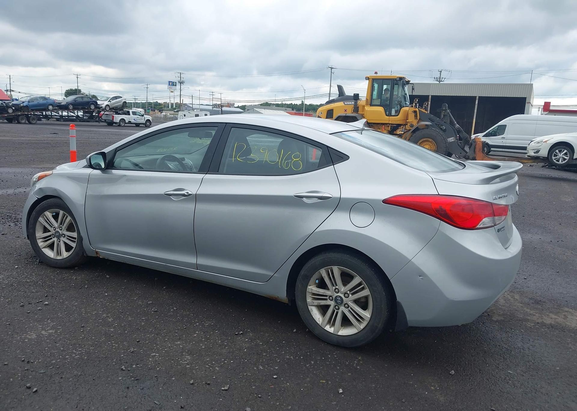 2013 HYUNDAI ELANTRA GL