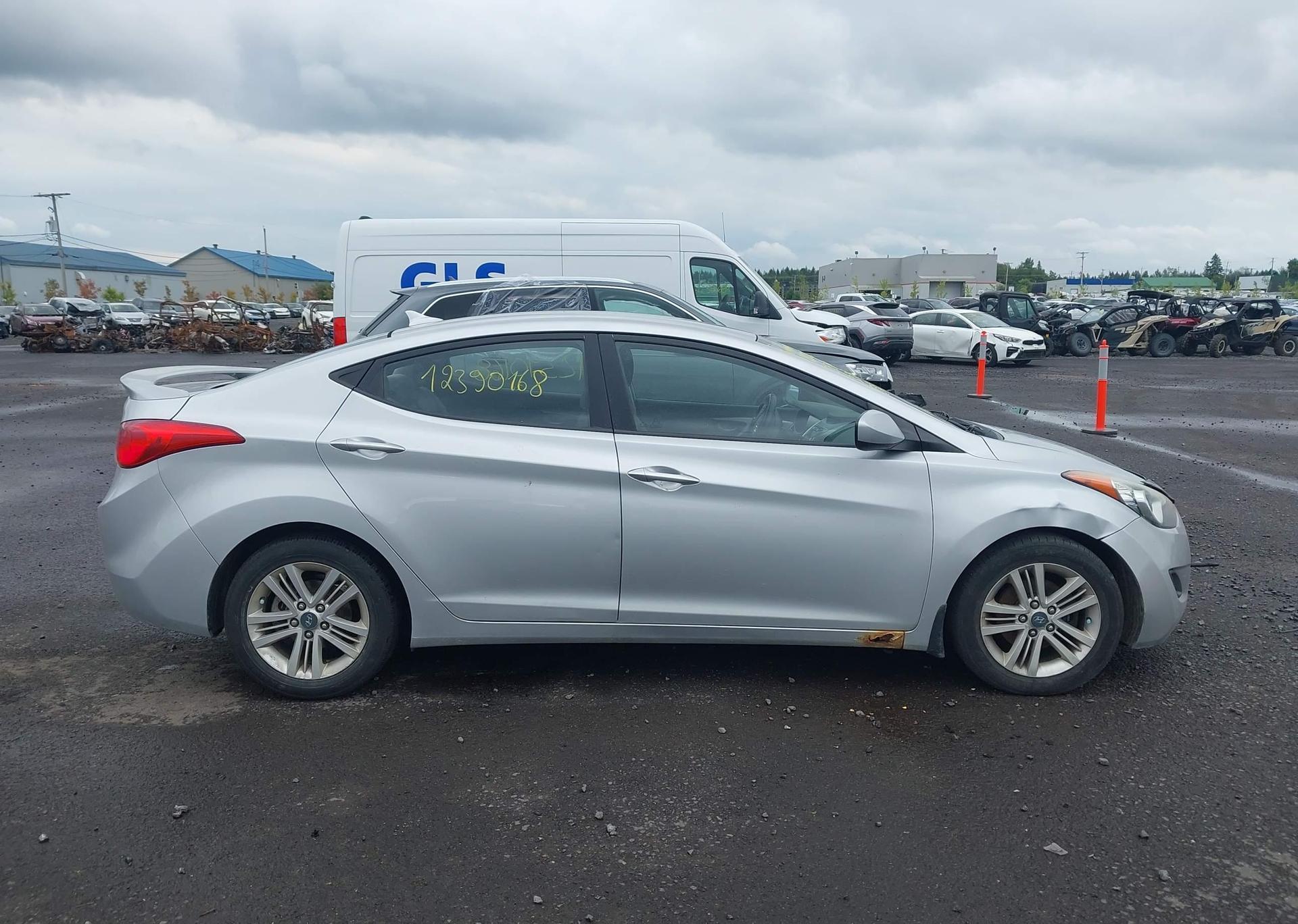 2013 HYUNDAI ELANTRA GL