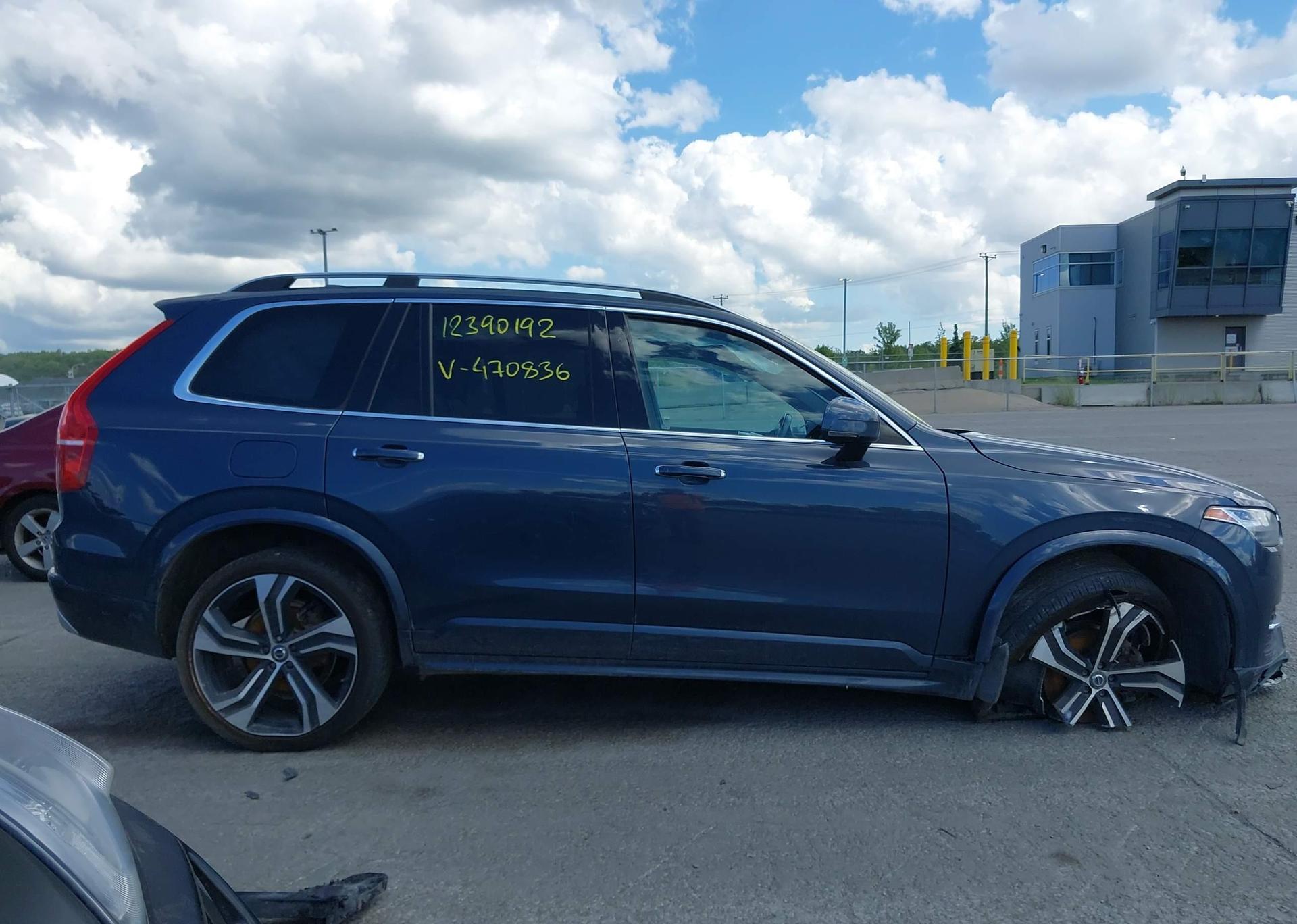 2019 VOLVO XC90 T6 MOMENTUM