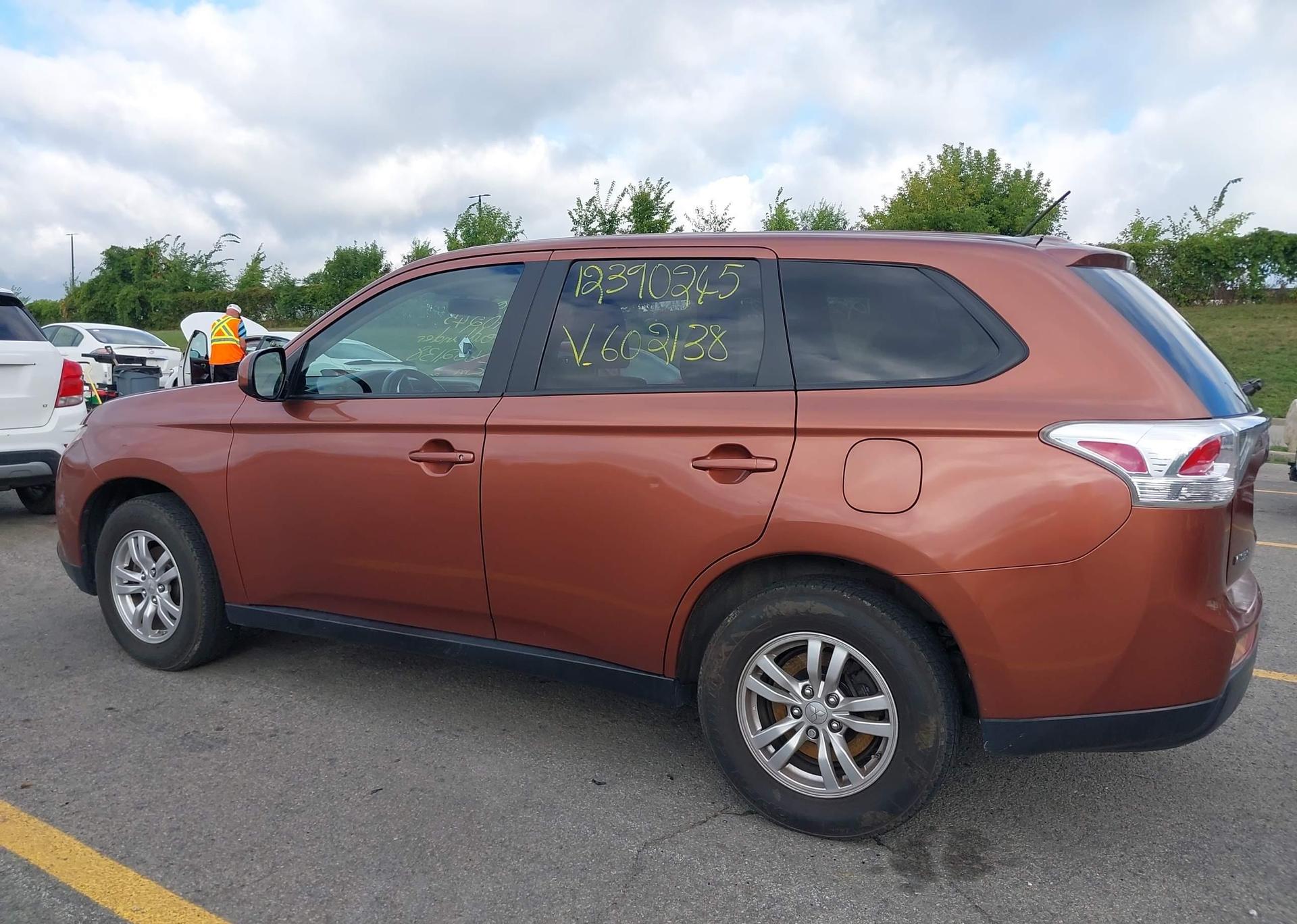 2014 MITSUBISHI outlander