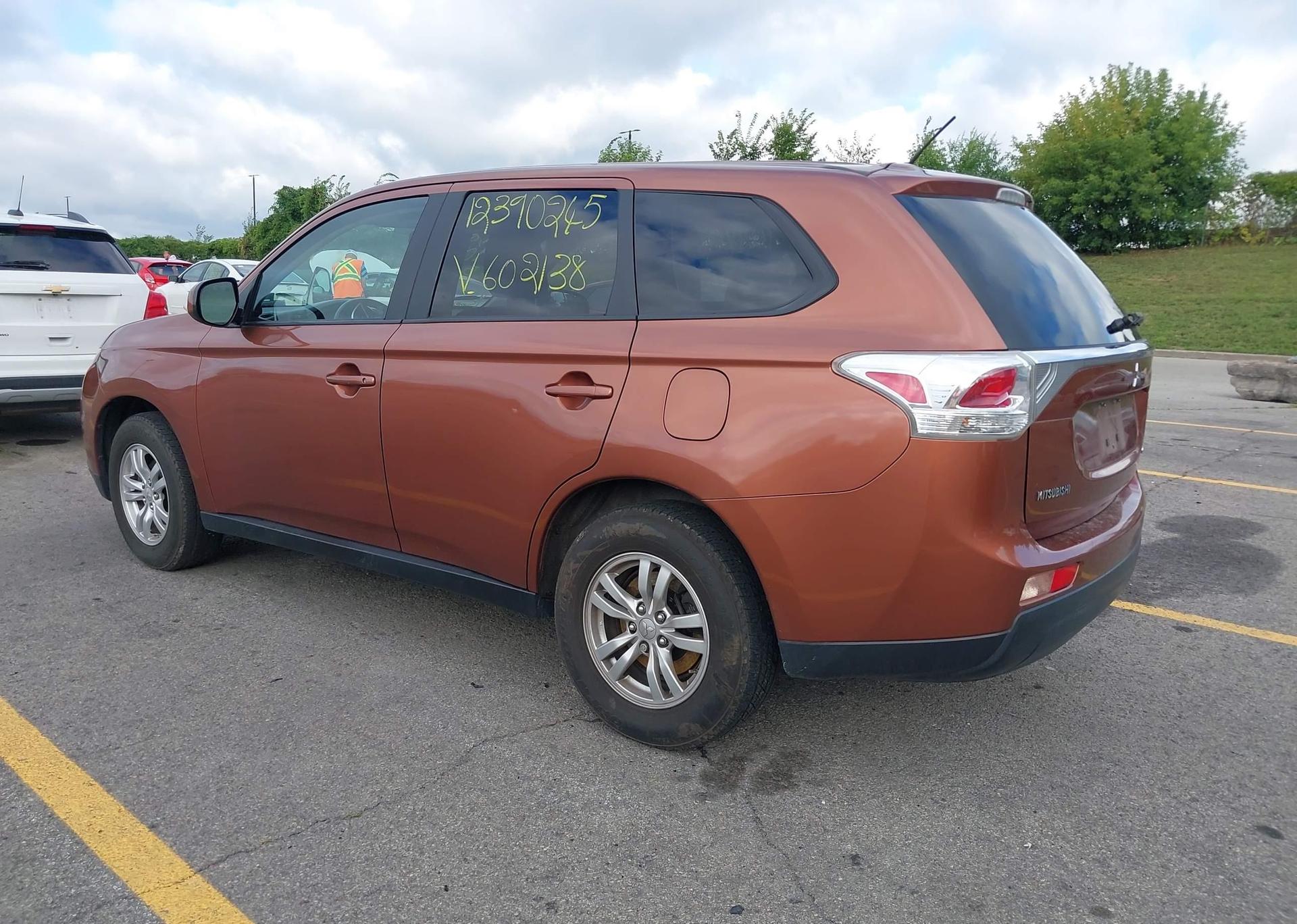 2014 MITSUBISHI outlander