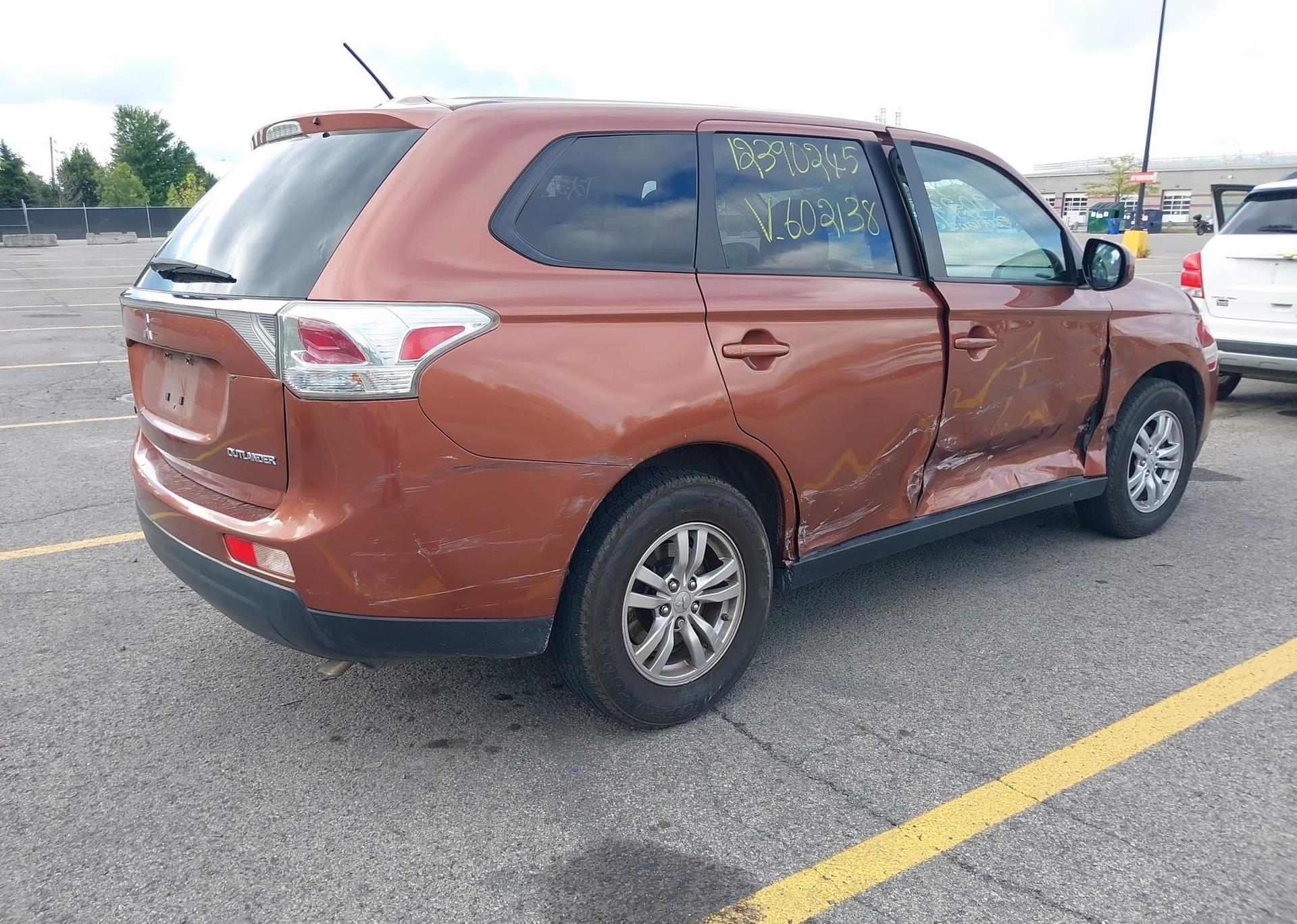 2014 MITSUBISHI outlander