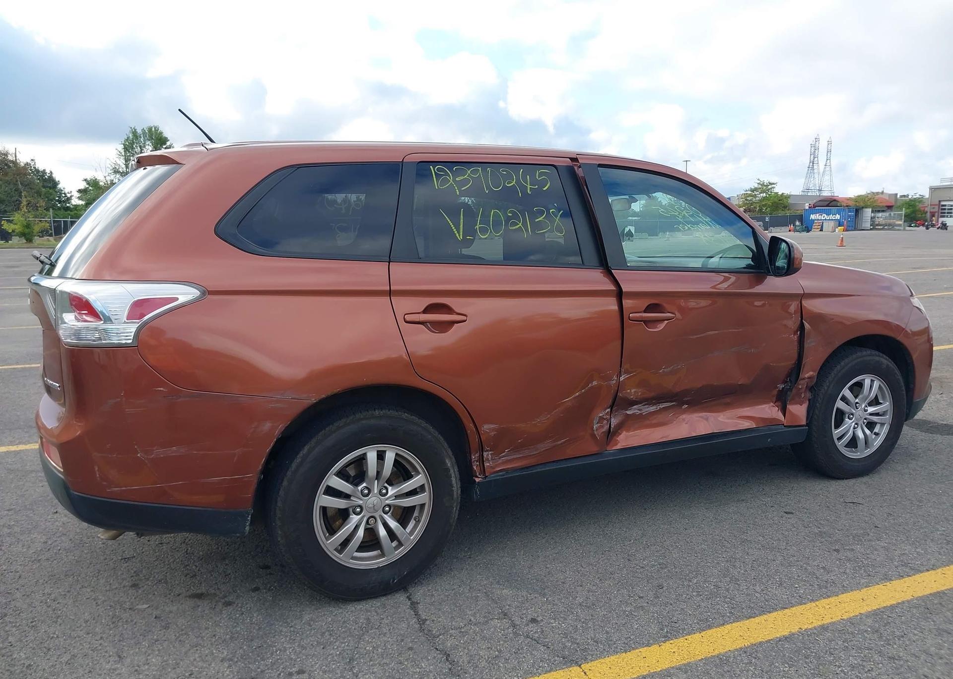2014 MITSUBISHI outlander