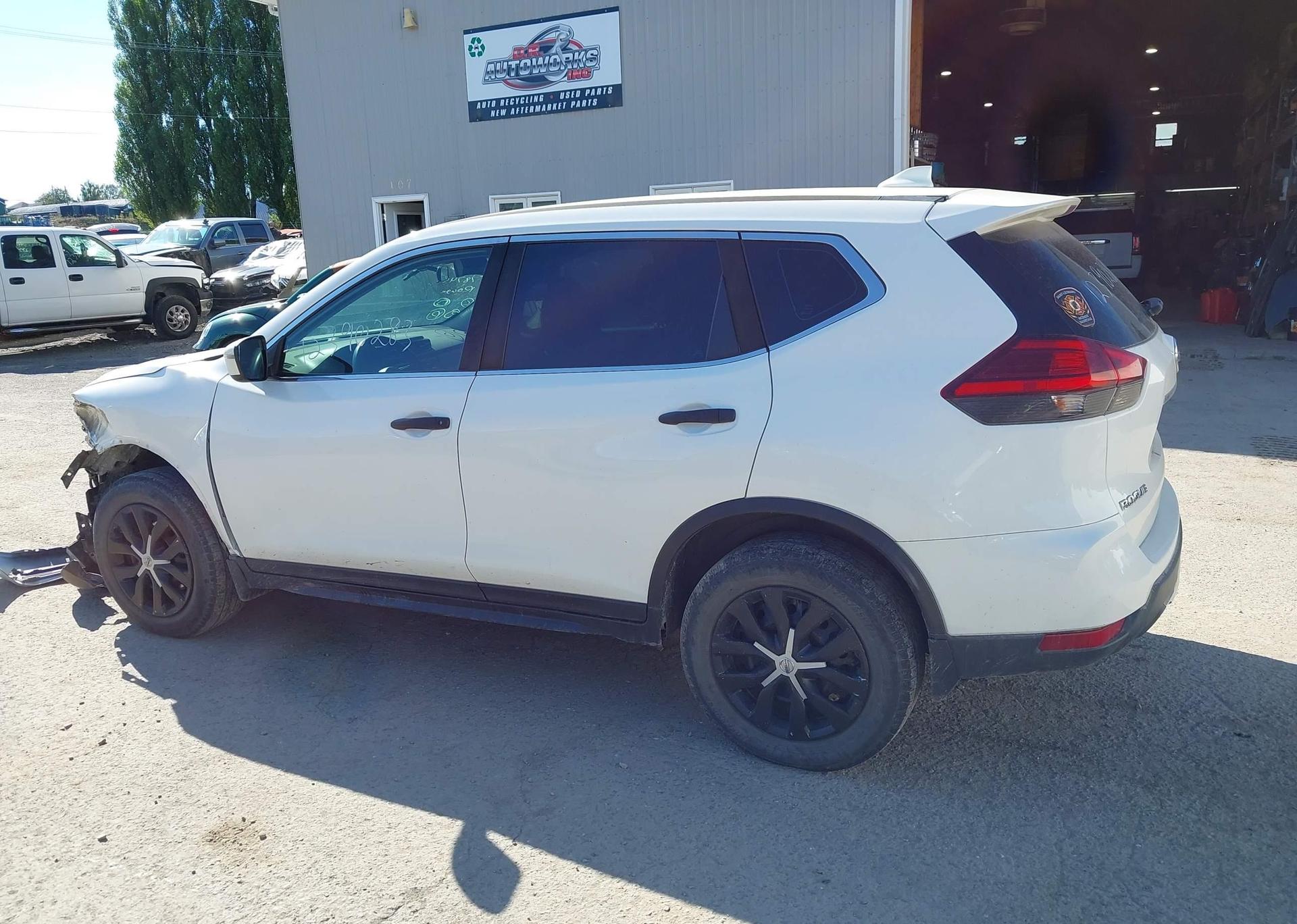2017 NISSAN ROGUE SV
