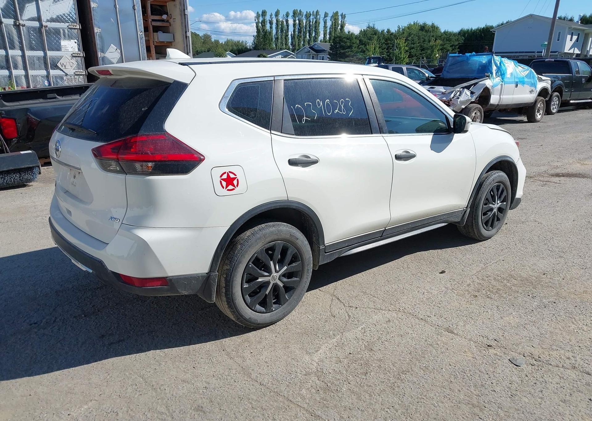 2017 NISSAN ROGUE SV
