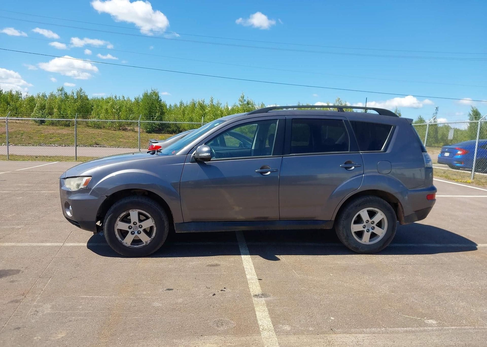 2010 MITSUBISHI OUTLANDER XLS