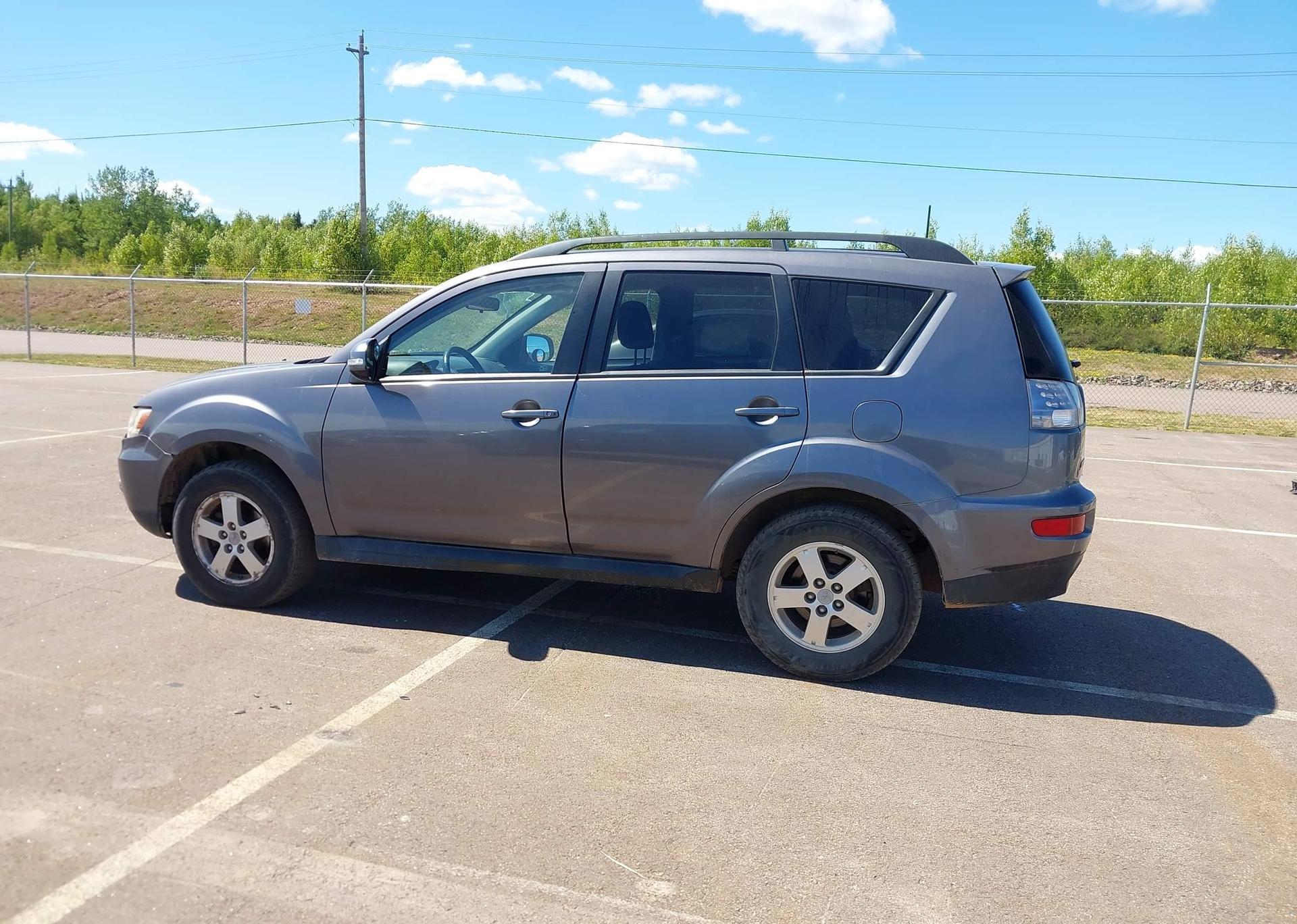 2010 MITSUBISHI OUTLANDER XLS
