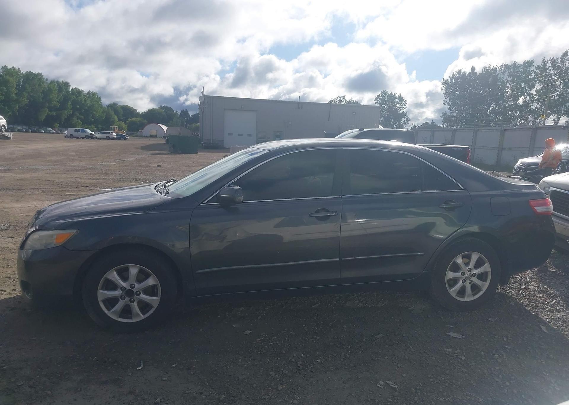 2011 TOYOTA CAMRY LE