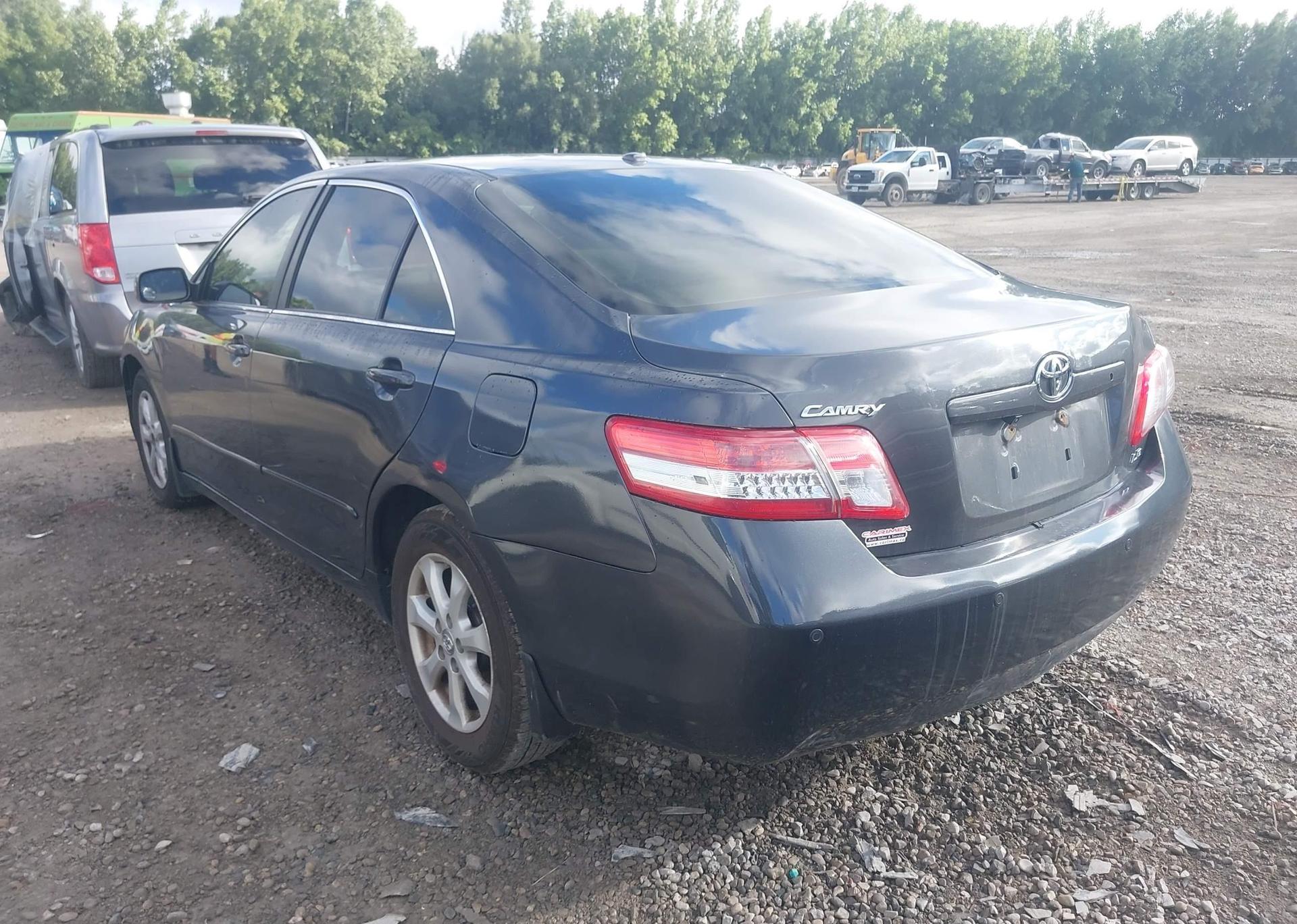 2011 TOYOTA CAMRY LE
