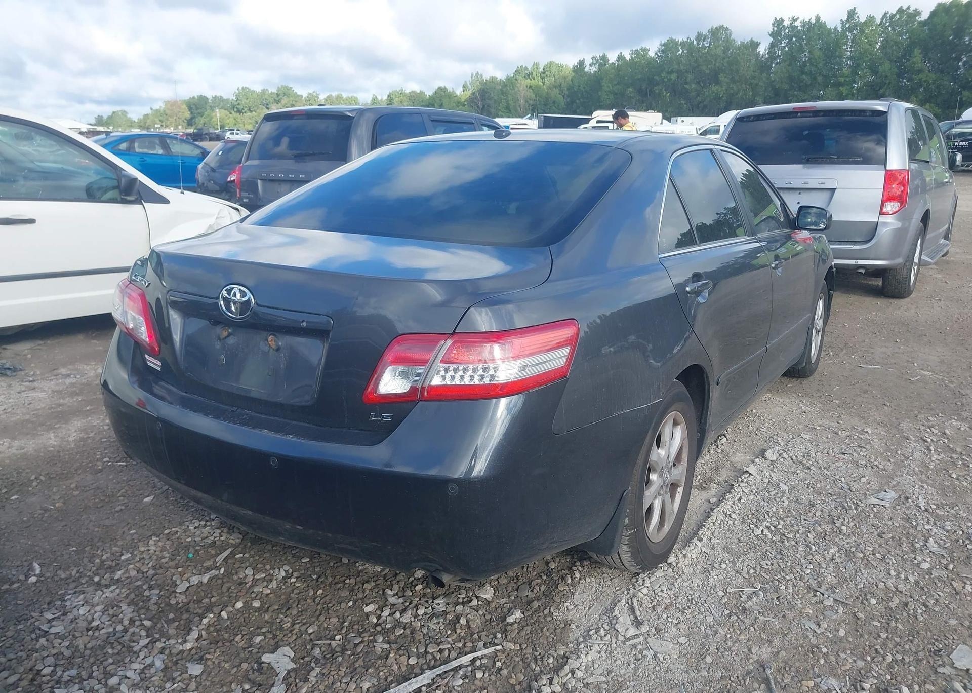 2011 TOYOTA CAMRY LE