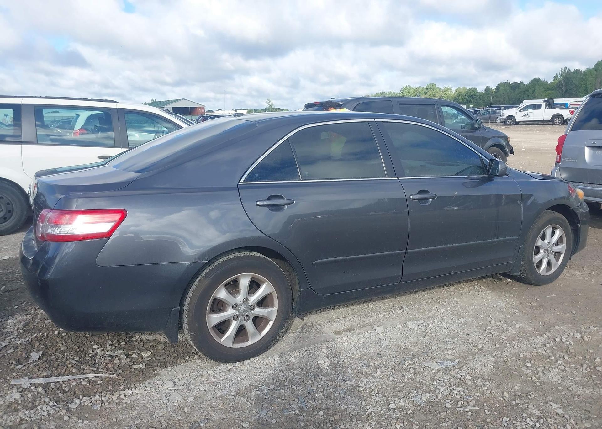 2011 TOYOTA CAMRY LE