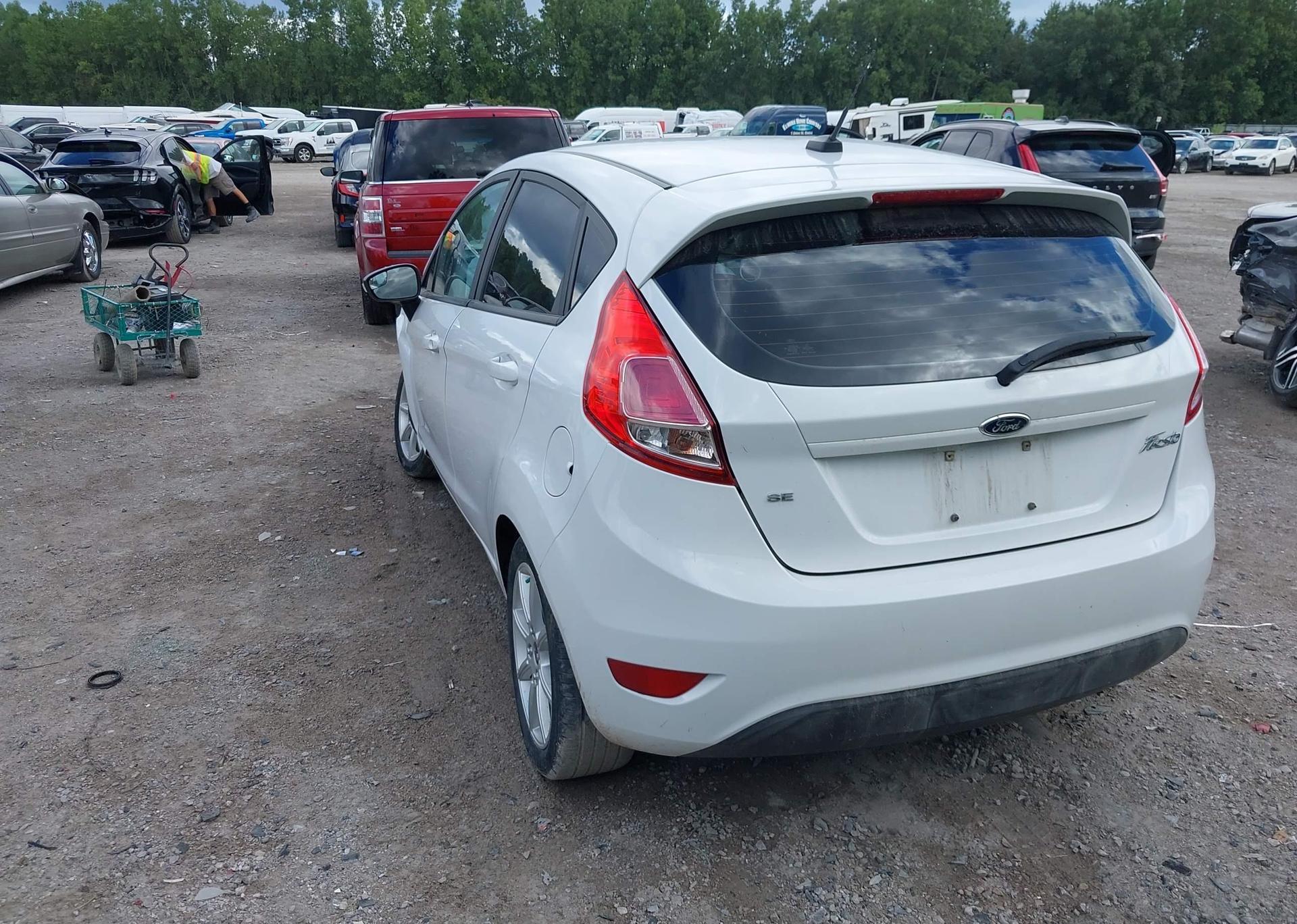 2015 FORD FIESTA SE