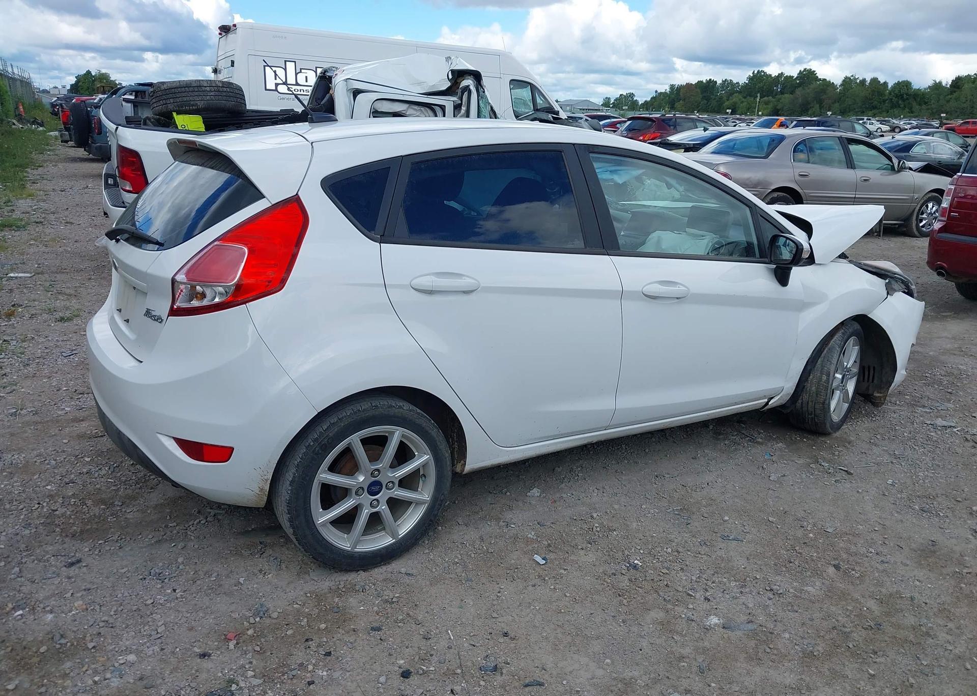 2015 FORD FIESTA SE